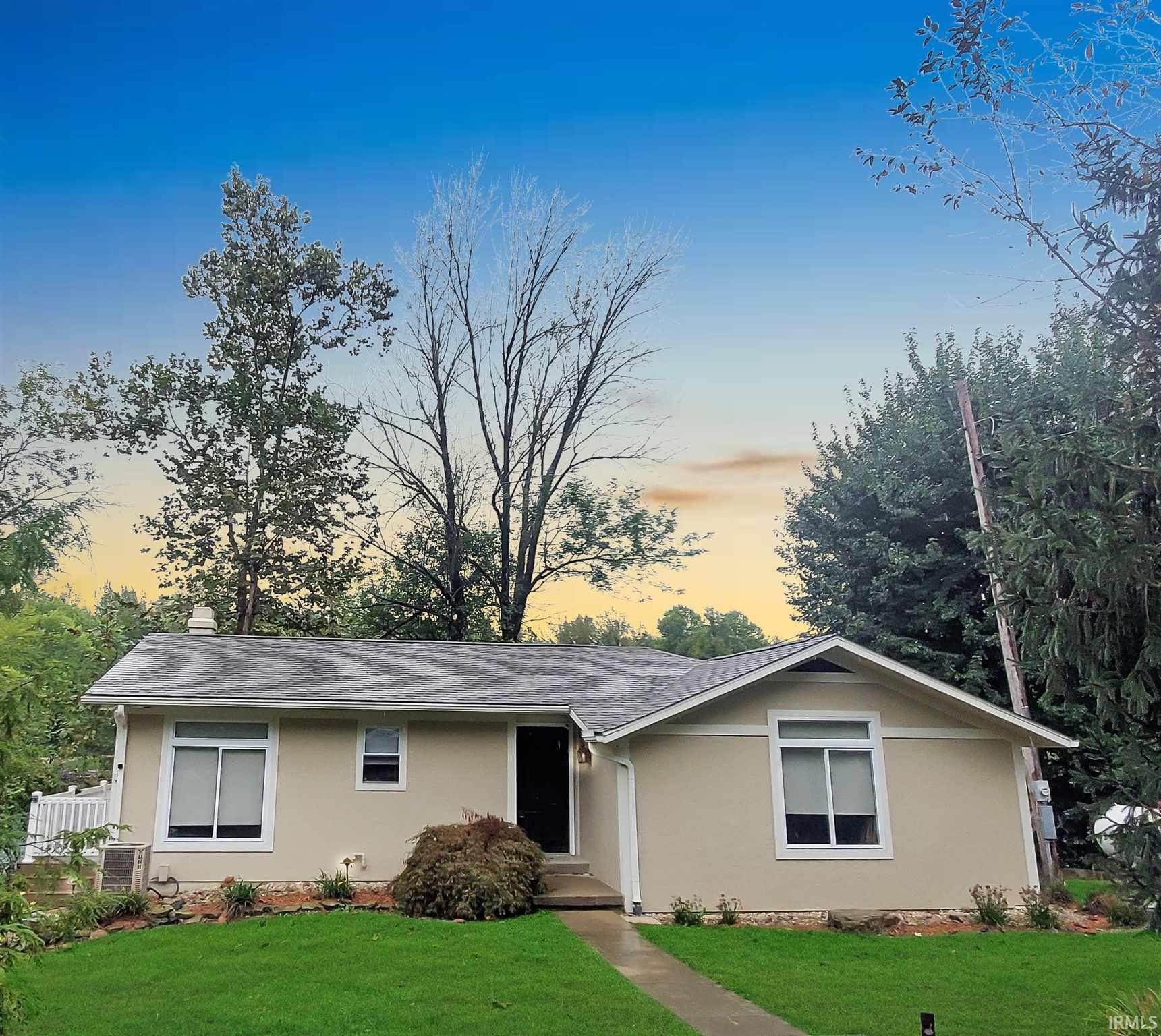 Single Family Homes 为 销售 在 10147 N Pine Bluff Drive Bicknell, 印第安纳州 47512 美国