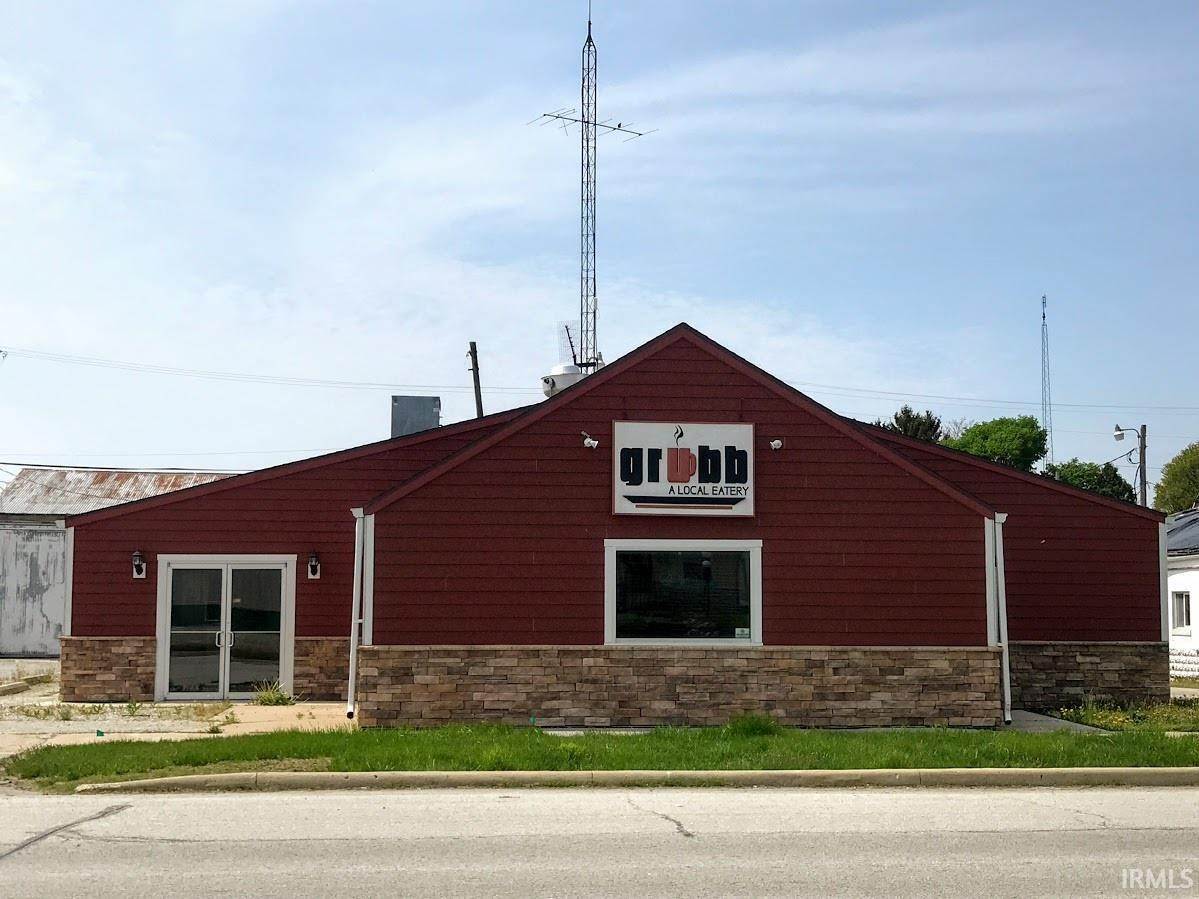 Bars & Restaurants por un Venta en 7504 Liberty Avenue Fulton, Indiana 46931 Estados Unidos