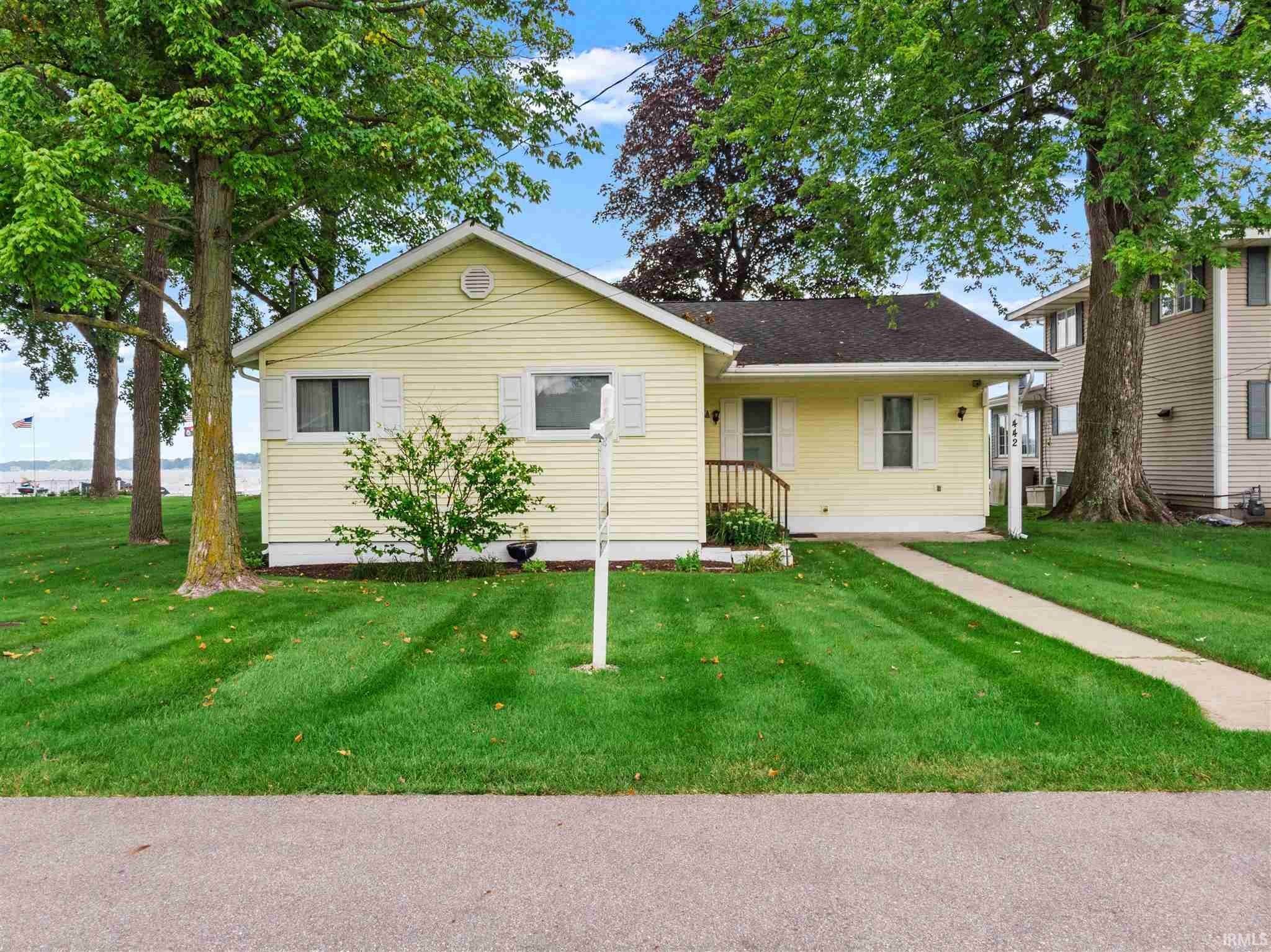 Single Family Homes 为 销售 在 8272 E Highland View Drive Syracuse, 印第安纳州 46567 美国