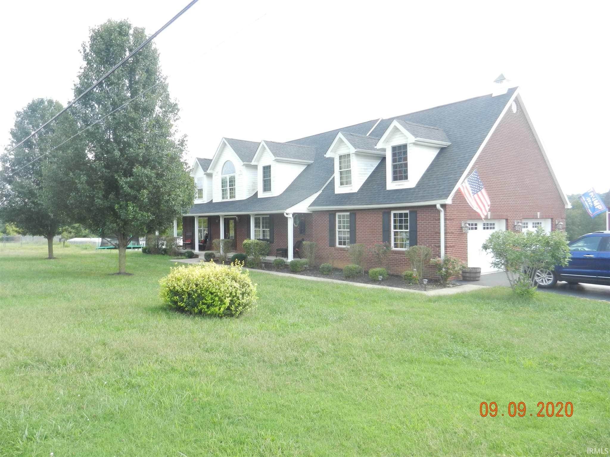 Single Family Homes 为 销售 在 1633 E US Hwy 150 Highway 佩奥利, 印第安纳州 47454 美国