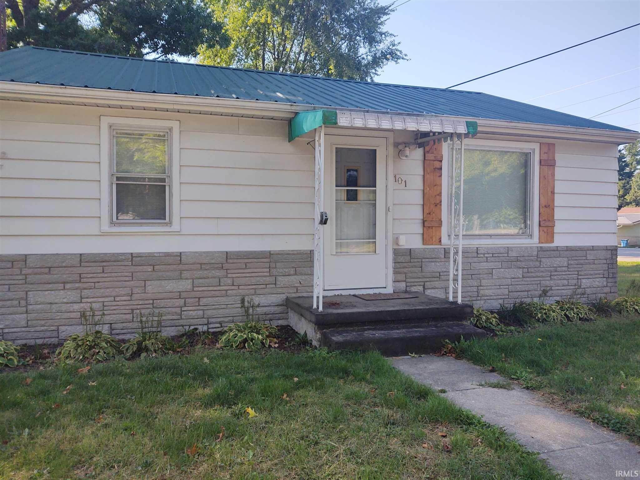 Single Family Homes por un Venta en 101 E Griffith Galveston, Indiana 46932 Estados Unidos