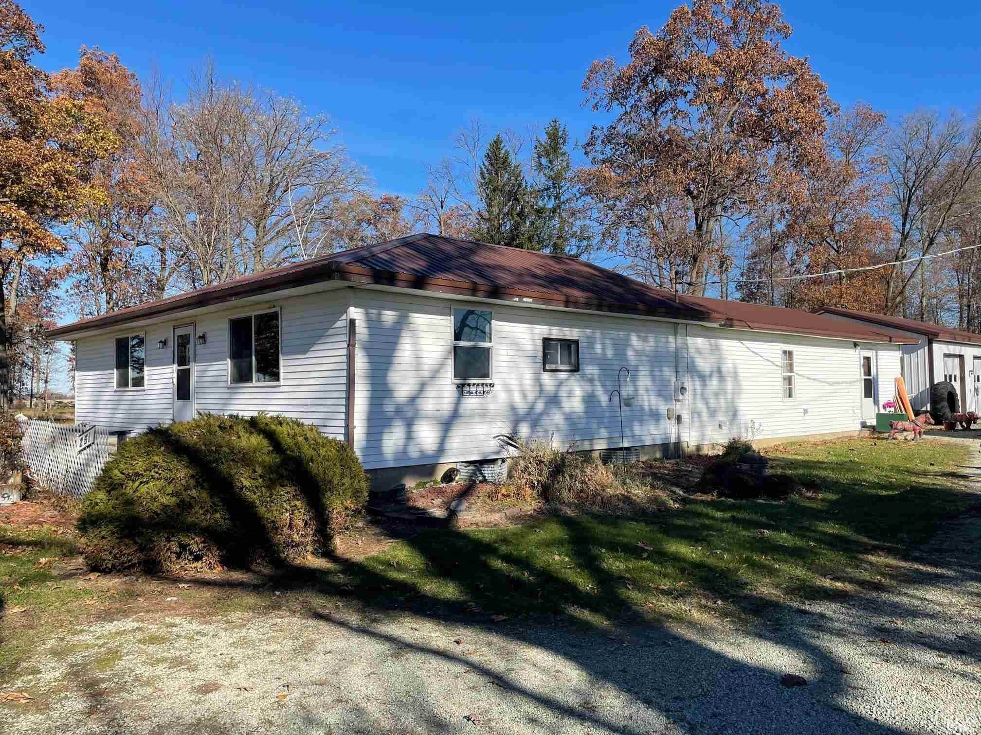 Single Family Homes 为 销售 在 251 S SR 17 Road Kewanna, 印第安纳州 46939 美国