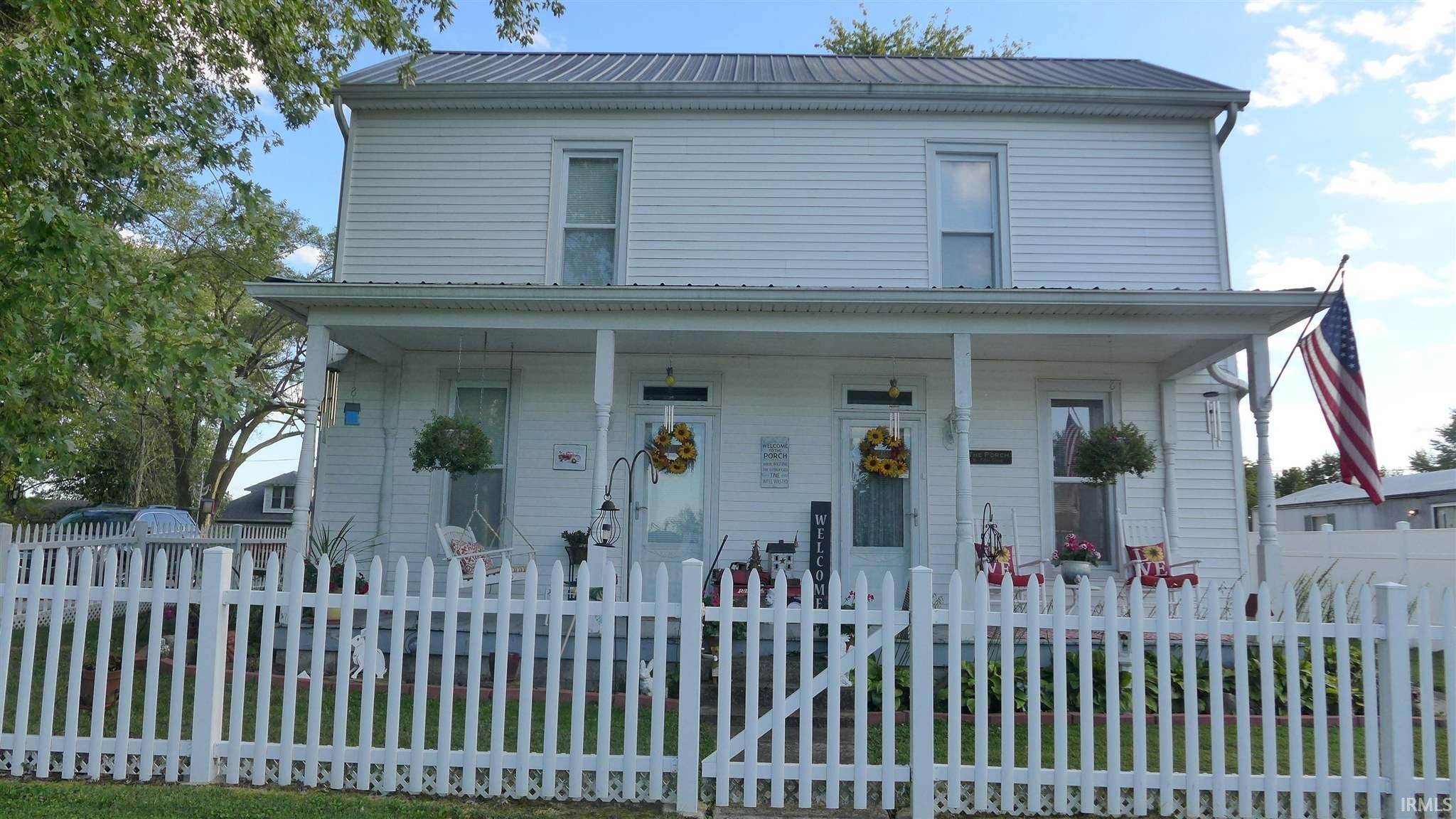 Single Family Homes для того Продажа на 202 Borden Street Birdseye, Индиана 47513 Соединенные Штаты