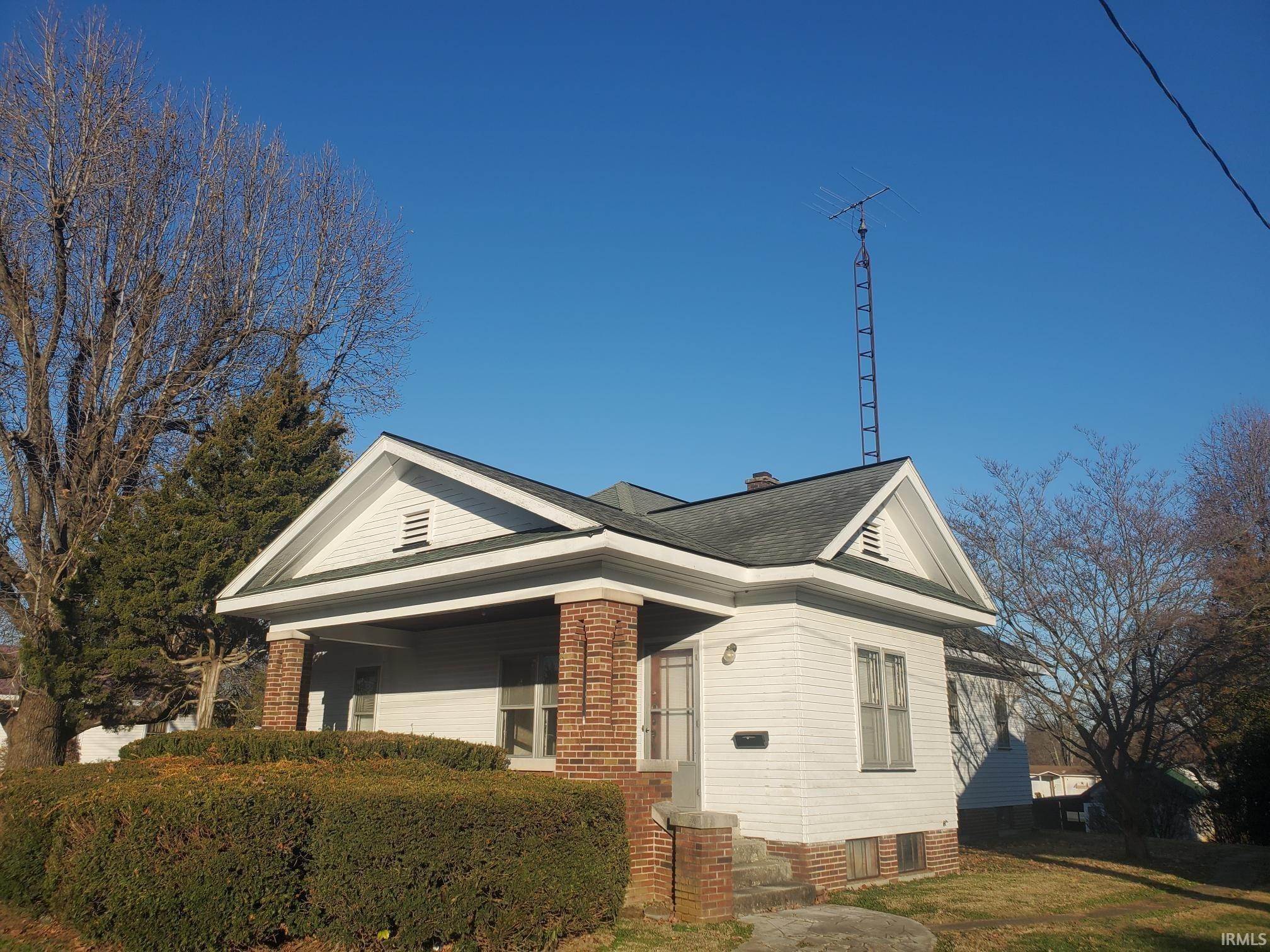 Single Family Homes 为 销售 在 704 N Freelandville Avenue Bicknell, 印第安纳州 47512 美国