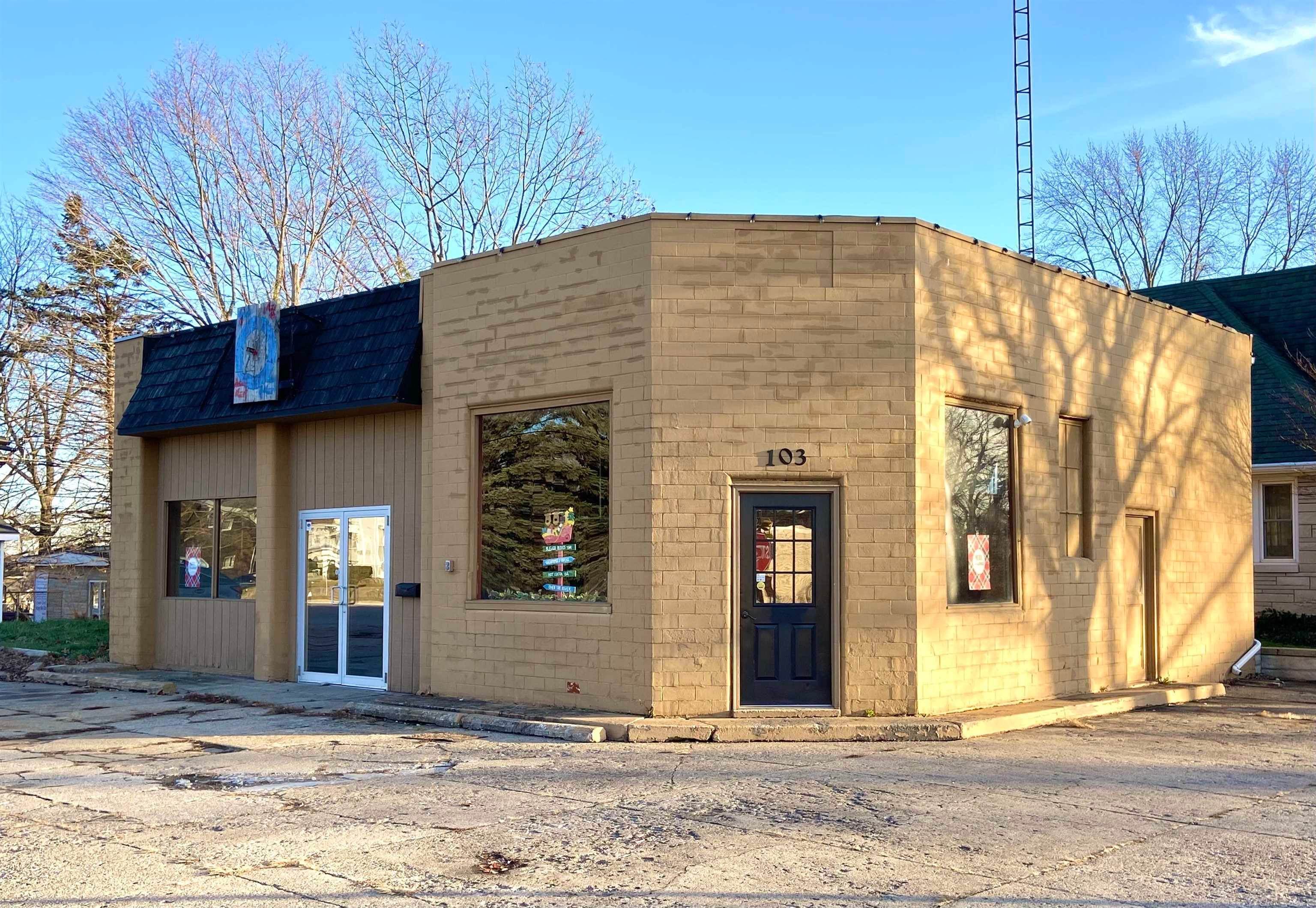 Commercial for Sale at 103 E Lakeshore Drive Culver, Indiana 46511 United States