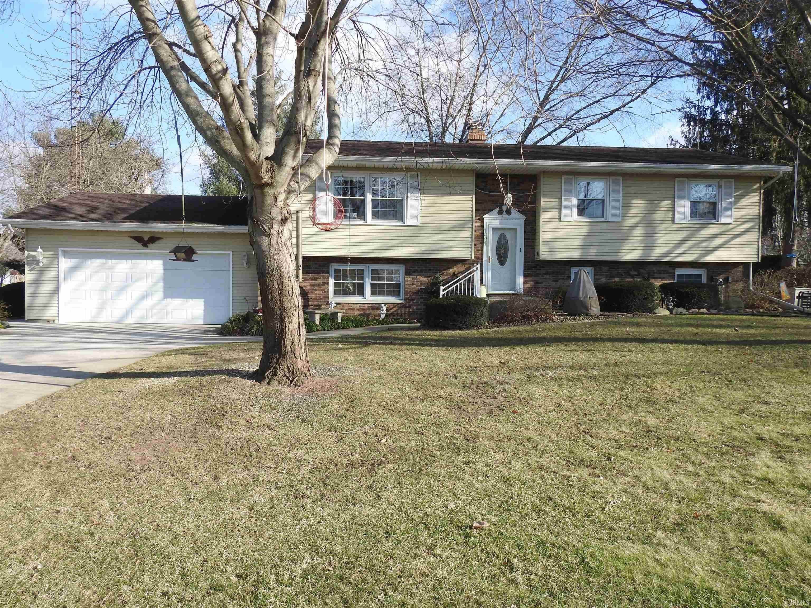 Single Family Homes pour l Vente à 134 Westview Court Argos, Indiana 46501 États-Unis