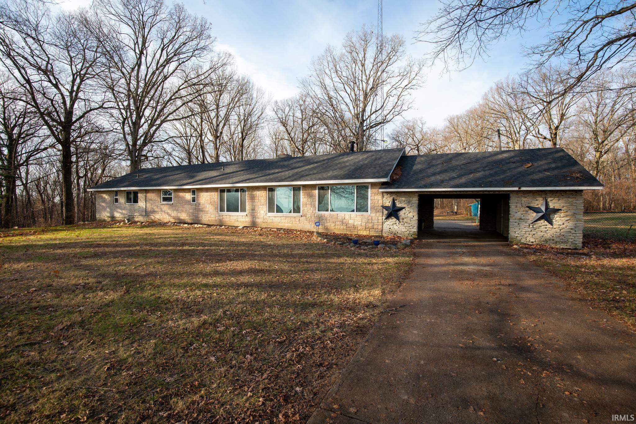 Single Family Homes por un Venta en 13473 Michigan Road Plymouth, Indiana 46563 Estados Unidos
