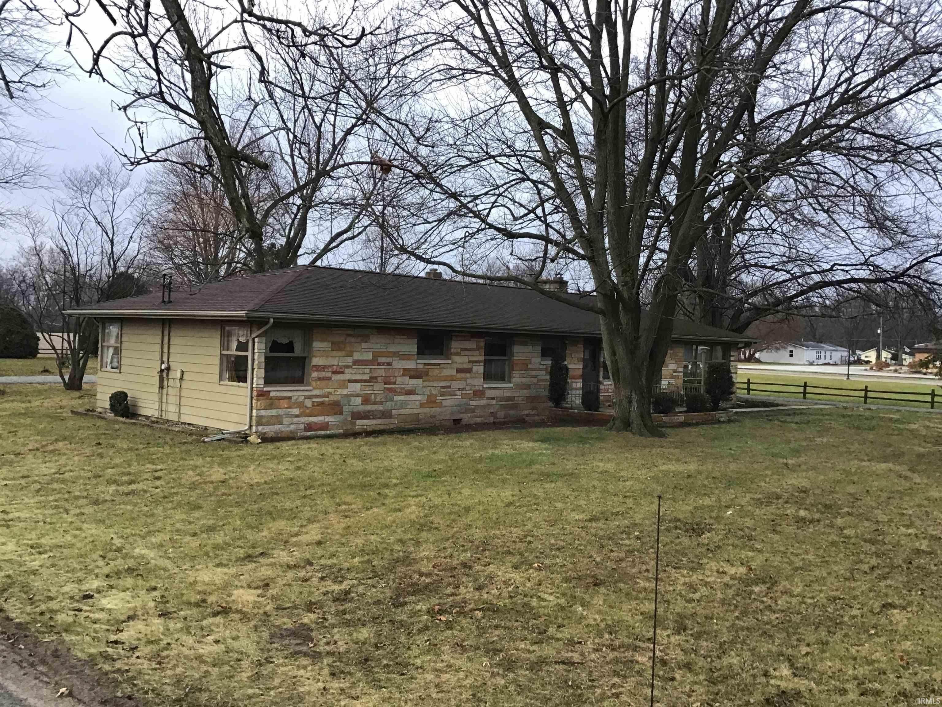 Single Family Homes pour l Vente à 3141 E Armstrong Road Leesburg, Indiana 46538 États-Unis