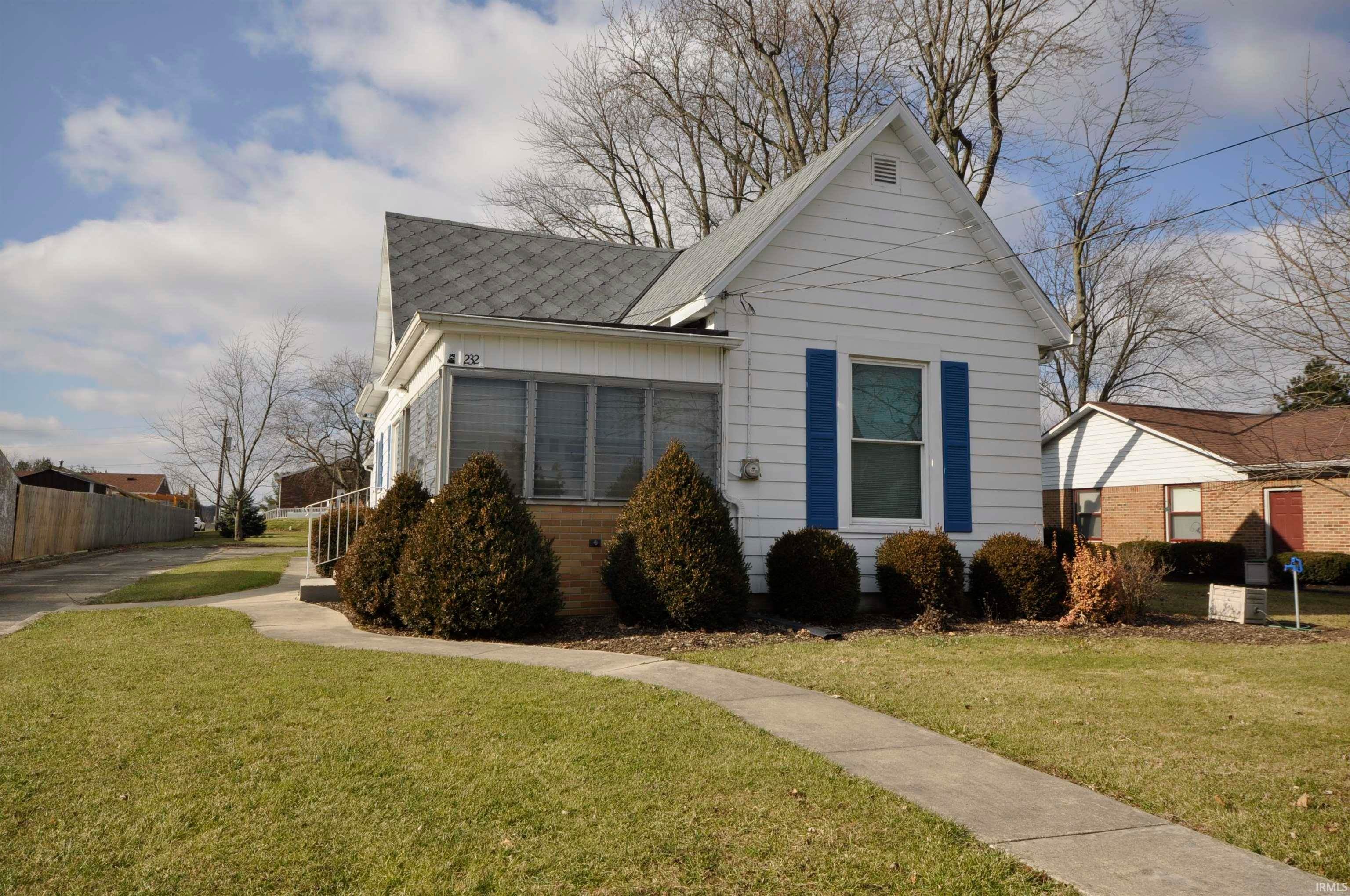 Single Family Homes для того Продажа на 232 N 5th Street Parker City, Индиана 47368 Соединенные Штаты