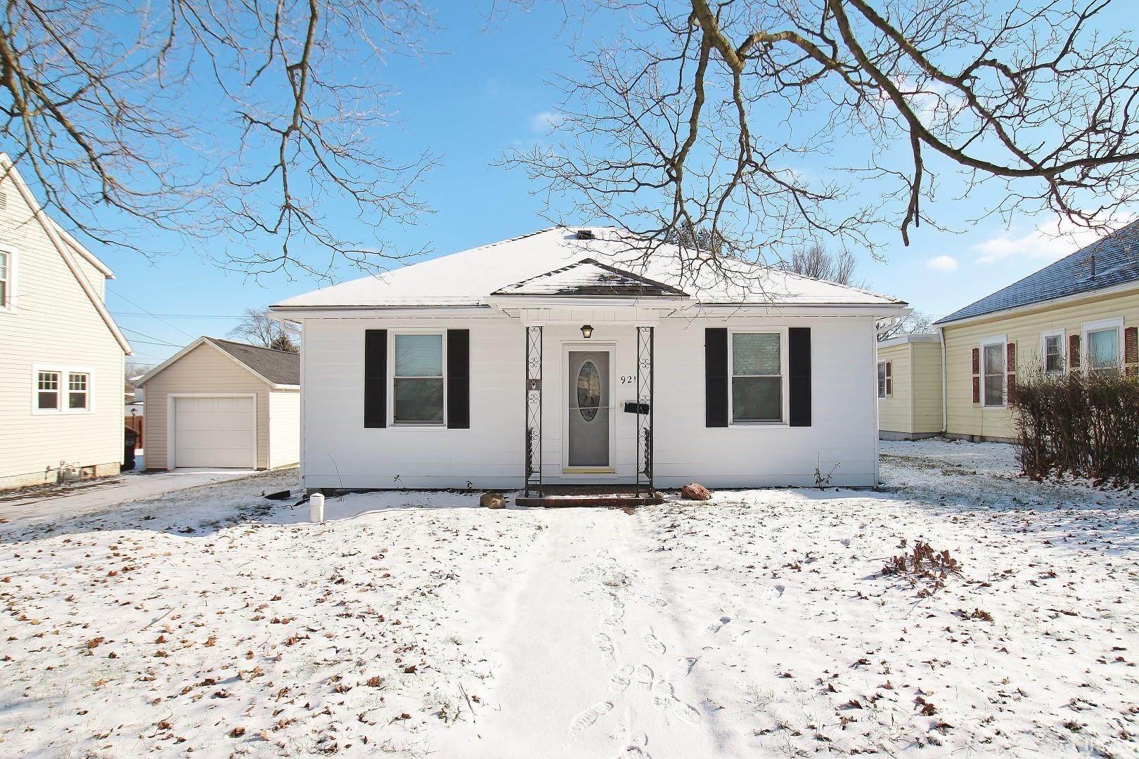 Single Family Homes 为 销售 在 921 S Main Street Kendallville, 印第安纳州 46755 美国