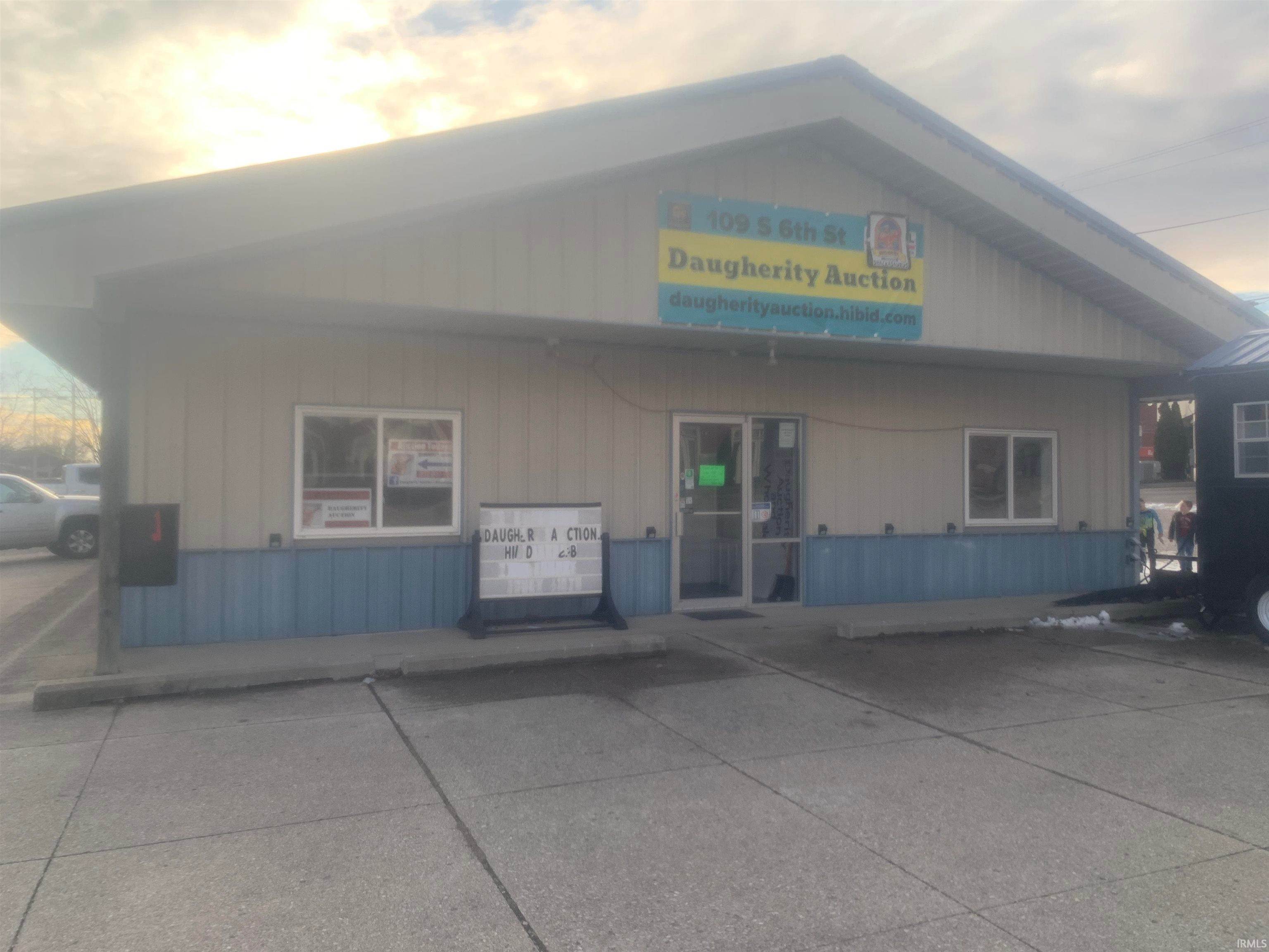 Commercial for Sale at 109 S 6th Street Petersburg, Indiana 47567 United States