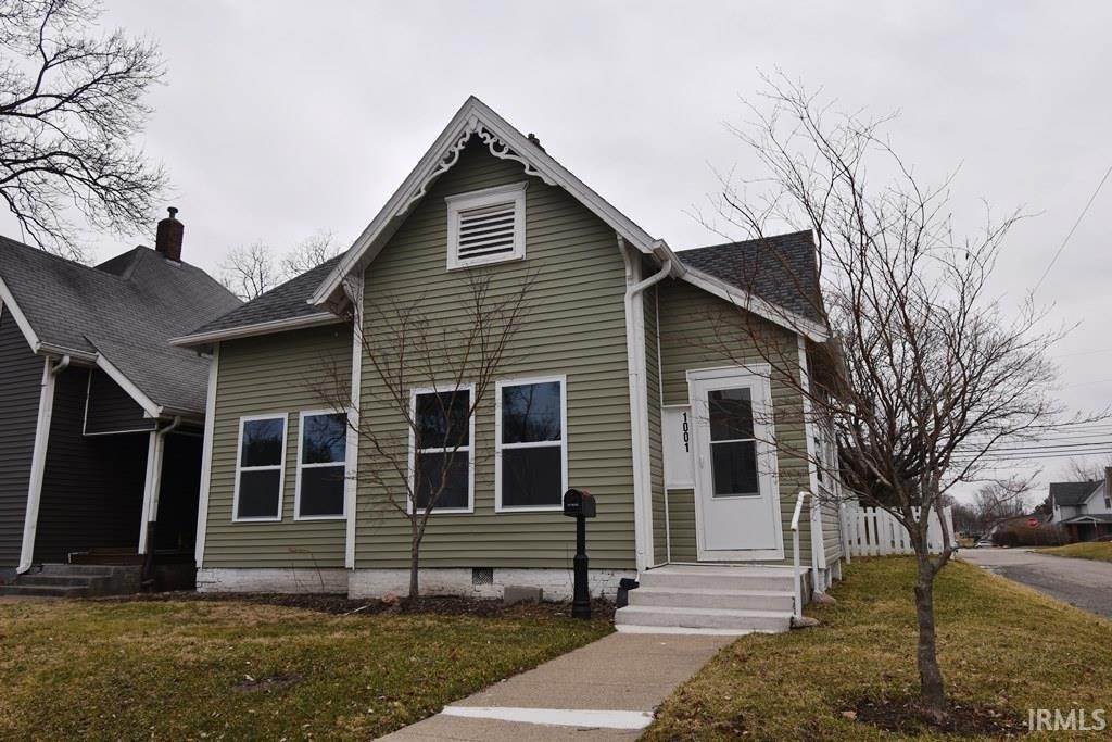 Single Family Homes pour l Vente à 1001 N Main Street Frankfort, Indiana 46041 États-Unis