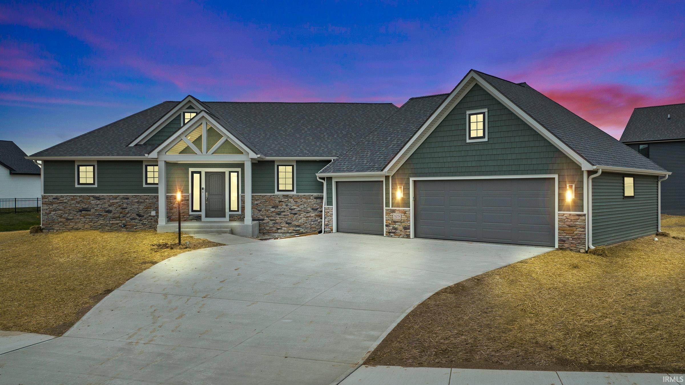 Single Family Homes 为 销售 在 829 Cascata Trail Huntertown, 印第安纳州 46748 美国