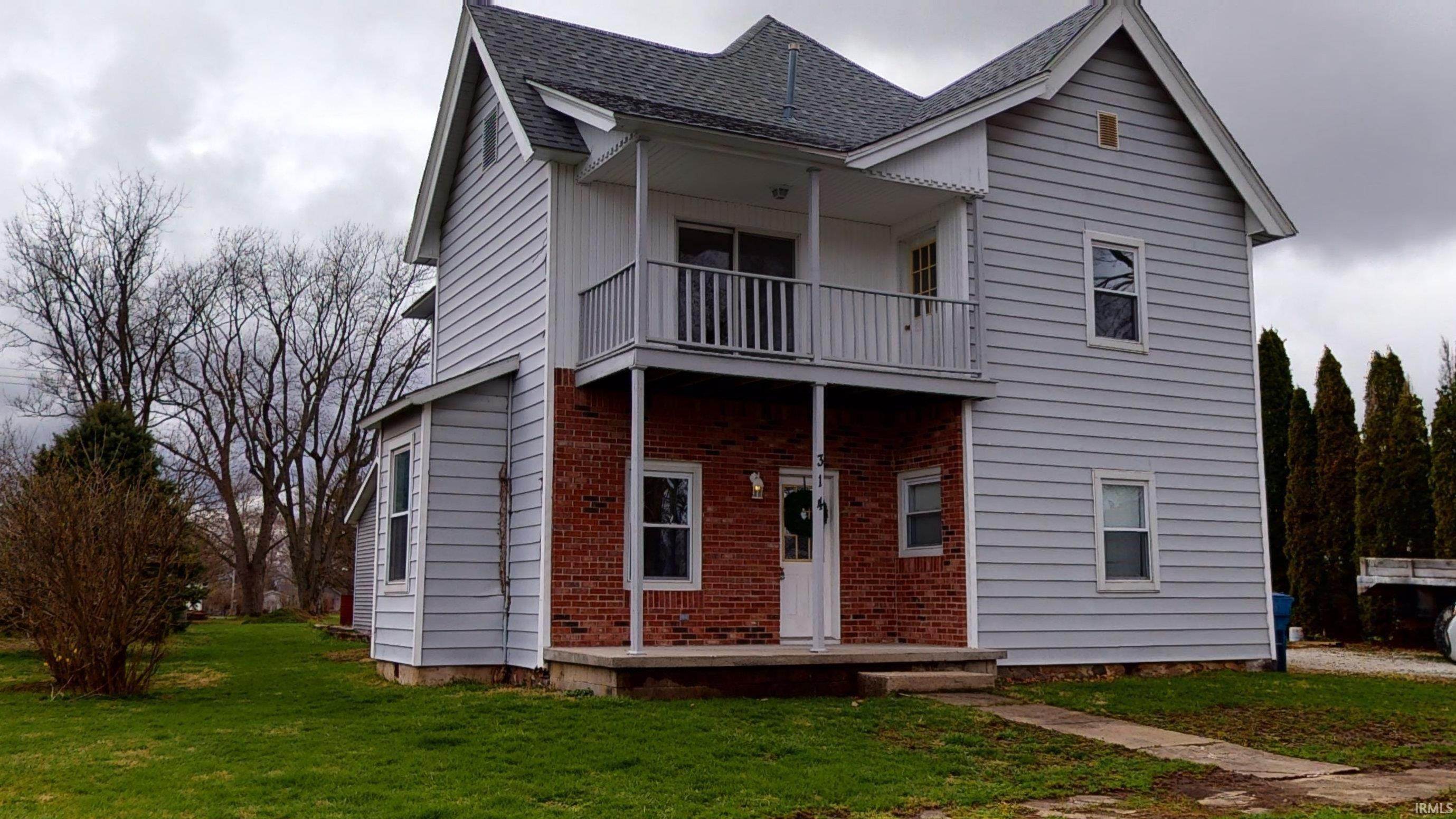 Single Family Homes pour l Vente à 314 N Clinton Street Boswell, Indiana 47921 États-Unis