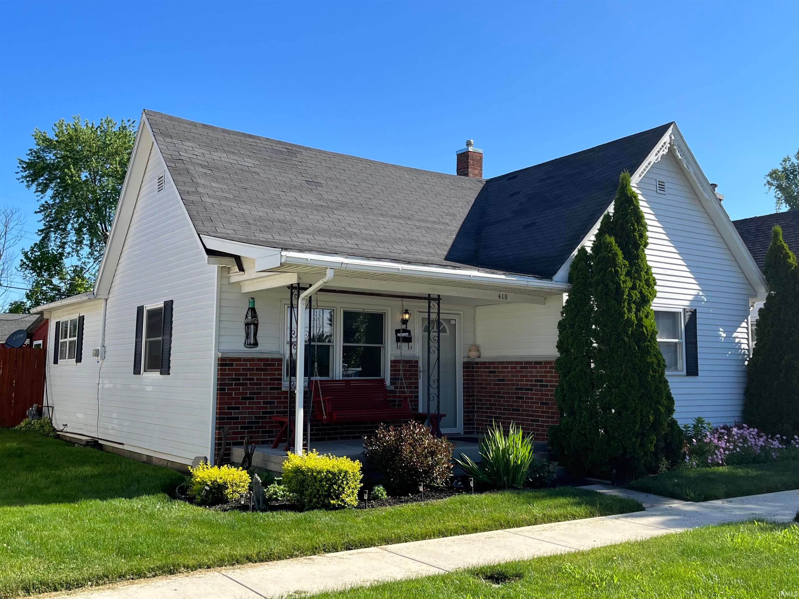 Single Family Homes 为 销售 在 415 W Warren Street Mitchell, 印第安纳州 47446 美国