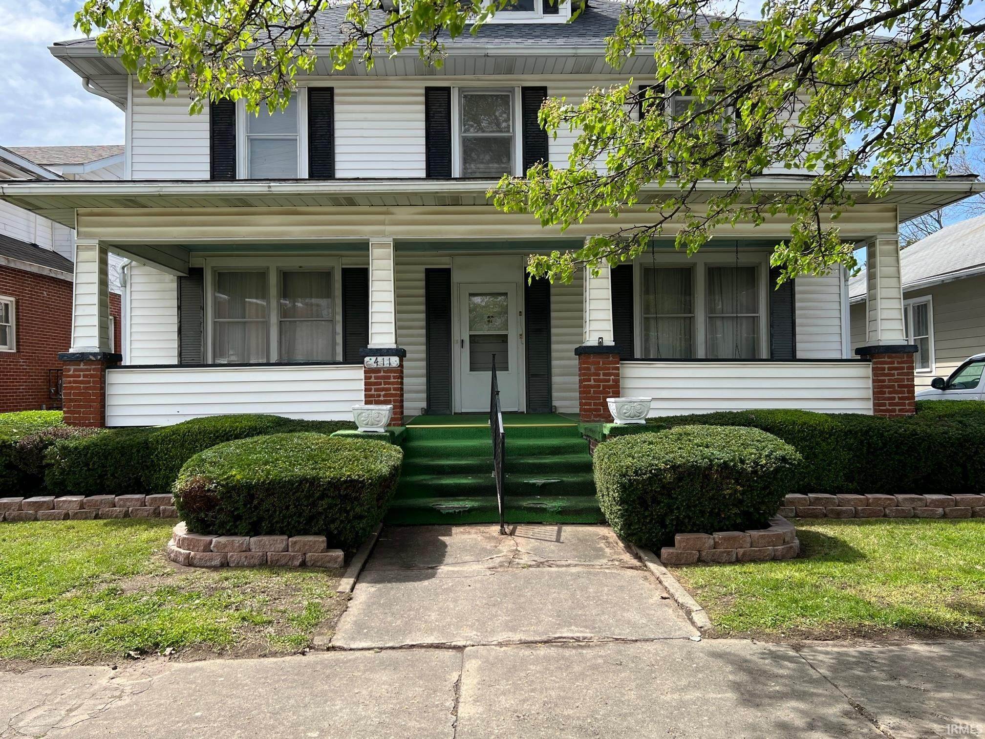 Single Family Homes 为 销售 在 411 N Hart Street Princeton, 印第安纳州 47670 美国