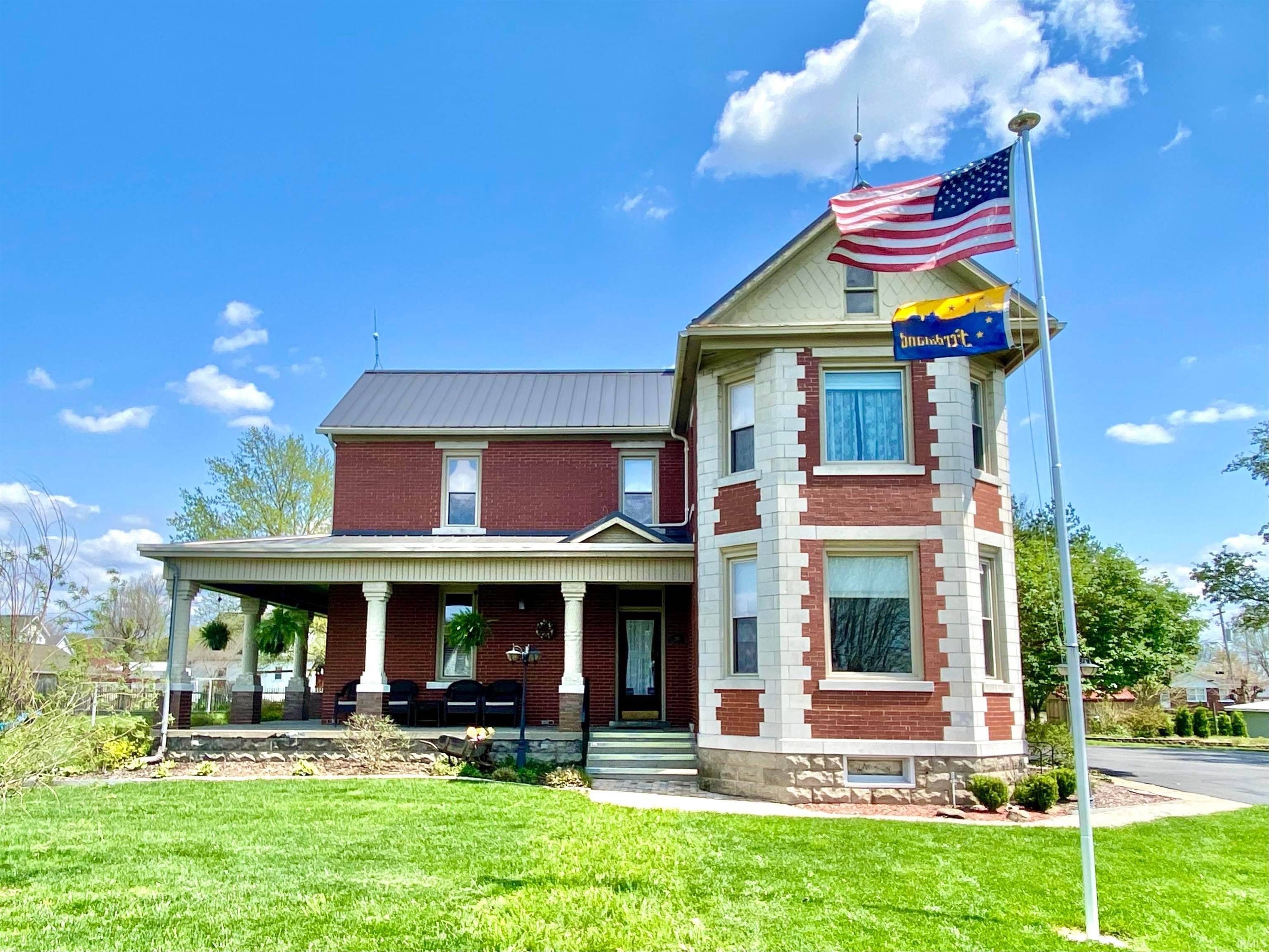 Single Family Homes pour l Vente à 210 Main Street Ferdinand, Indiana 47532 États-Unis