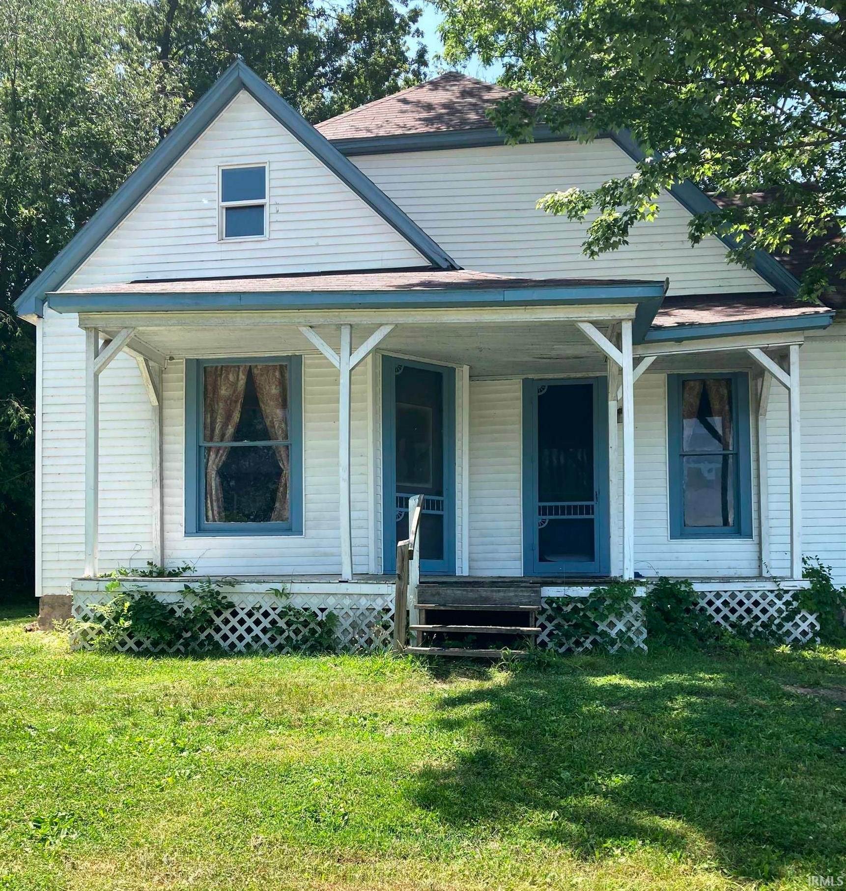 Single Family Homes 为 销售 在 126 N Warren Street Shelburn, 印第安纳州 47879 美国