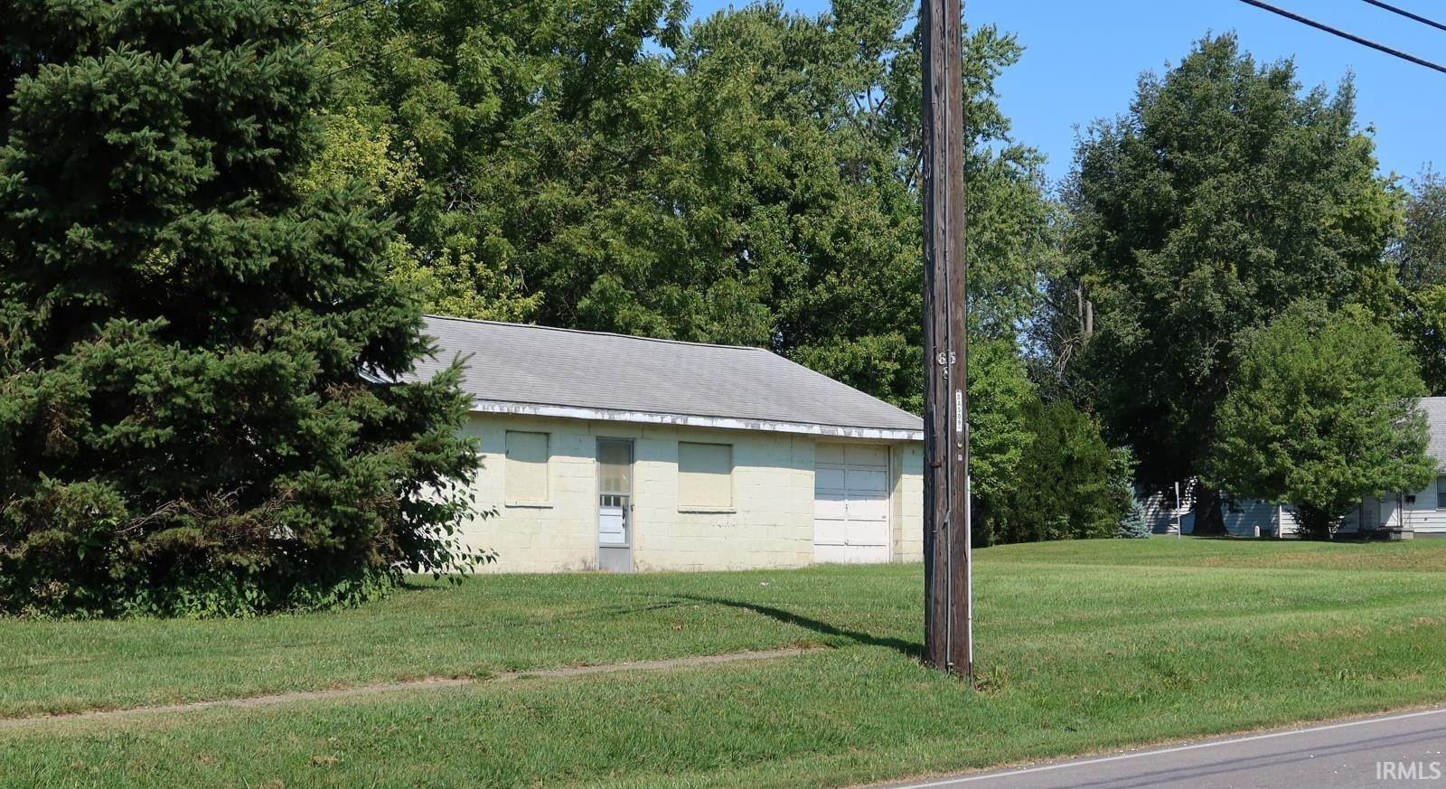 Single Family Homes pour l Vente à 1209 N Main Street Mount Vernon, Indiana 47620 États-Unis