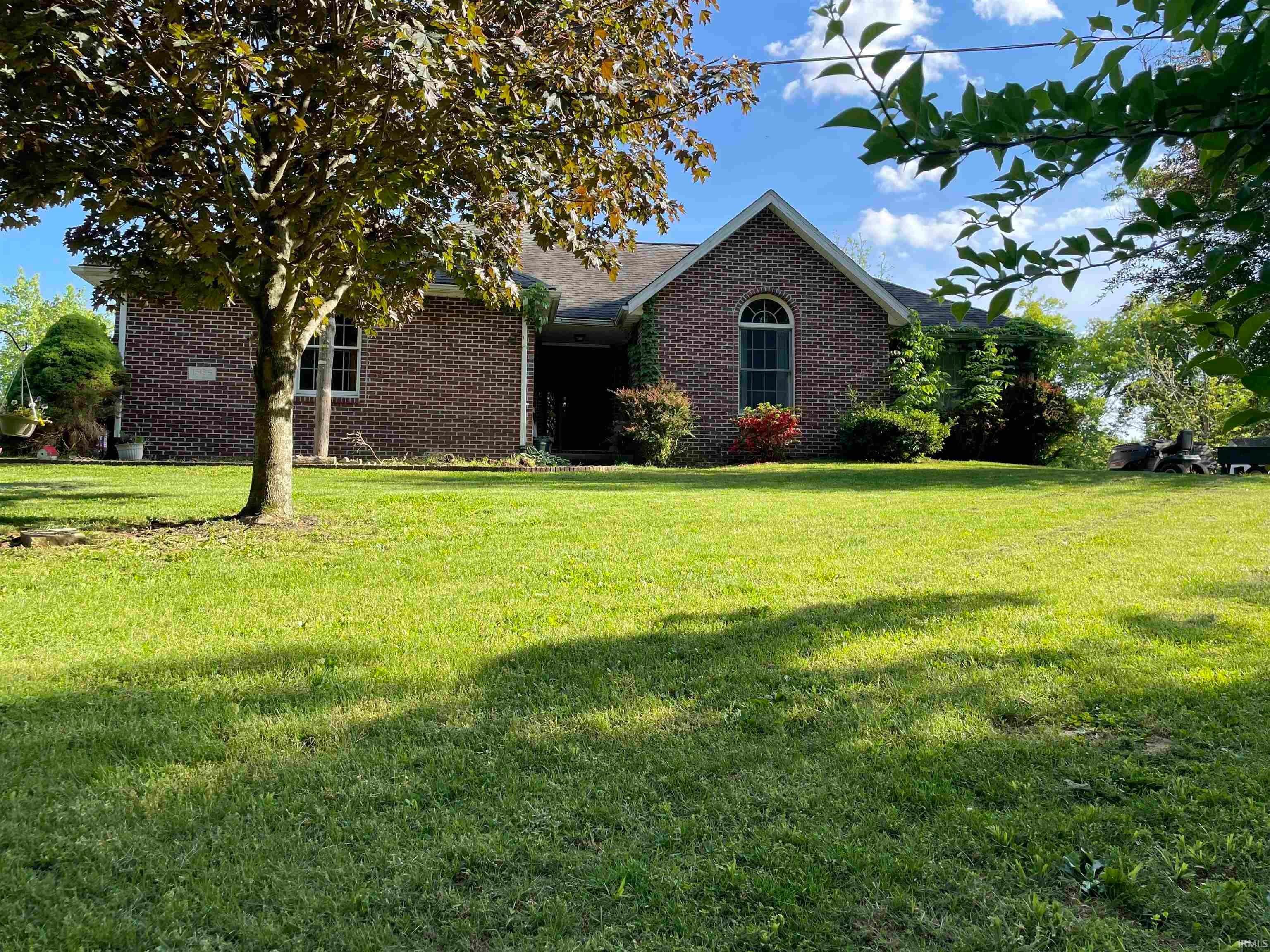 Single Family Homes por un Venta en 1424 Wesley Chapel Road Mitchell, Indiana 47446 Estados Unidos