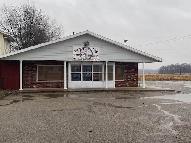 Retail for Sale at 515 S First Street Pierceton, Indiana 46562 United States