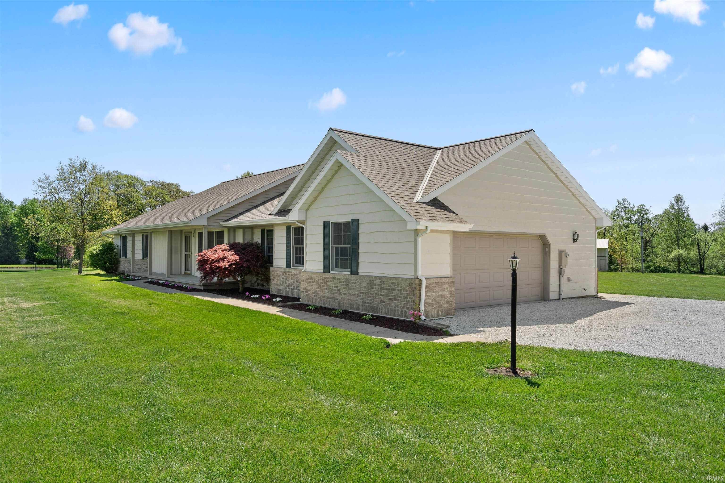 Single Family Homes pour l Vente à 3625 W Mason Road Huntington, Indiana 46750 États-Unis