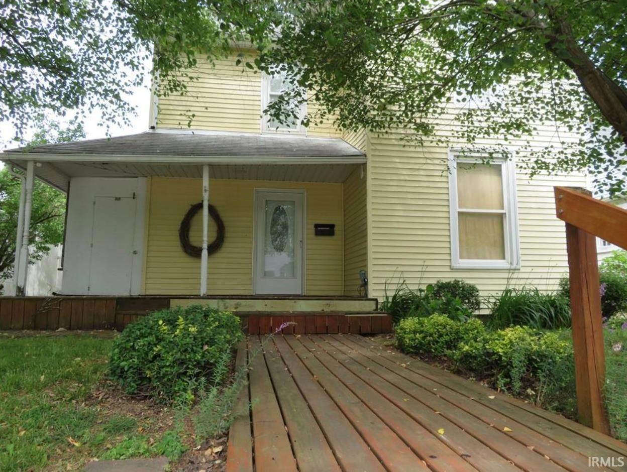 Single Family Homes для того Продажа на 404 N Walnut Street Alexandria, Индиана 46001 Соединенные Штаты