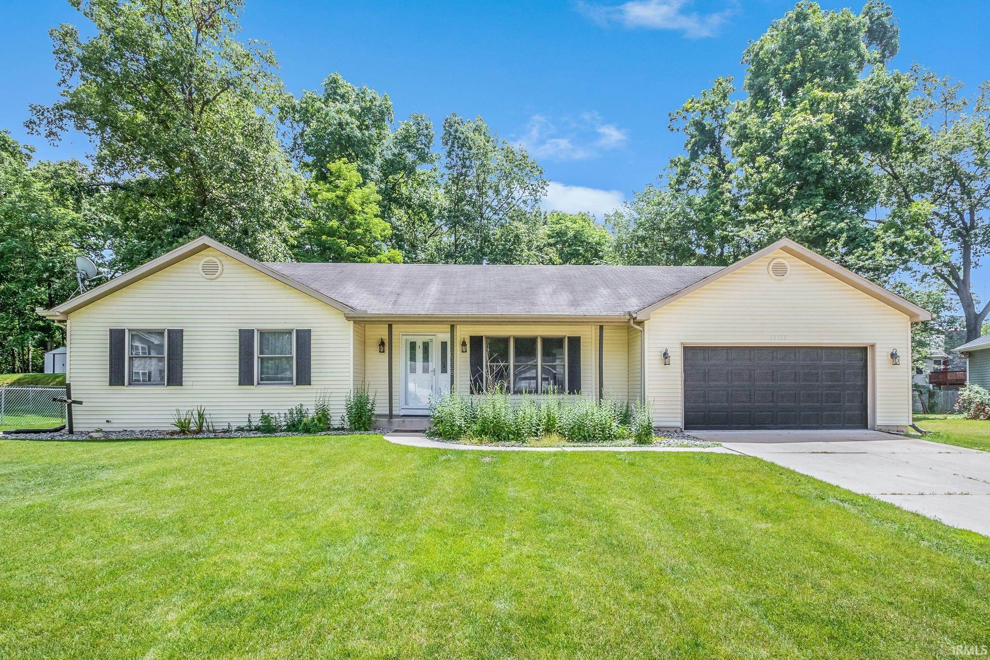 Single Family Homes для того Продажа на 10328 Rosewood Court Osceola, Индиана 46561 Соединенные Штаты