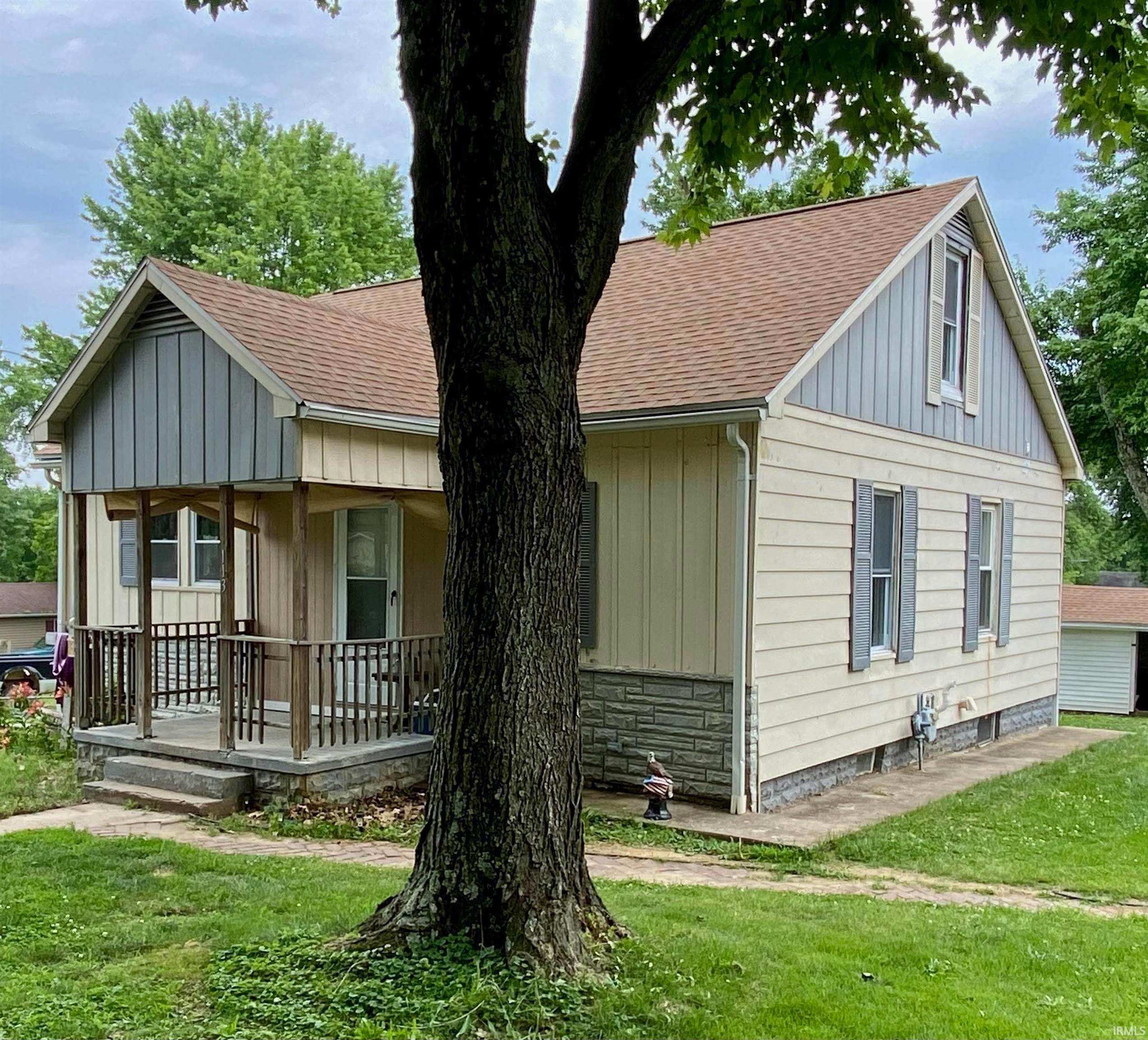 Single Family Homes pour l Vente à 113 W 3rd Street Huntingburg, Indiana 47542 États-Unis