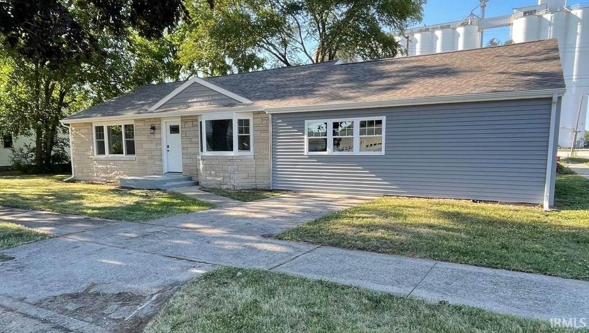 Single Family Homes 为 销售 在 101 W Davis Street Hamlet, 印第安纳州 46532 美国