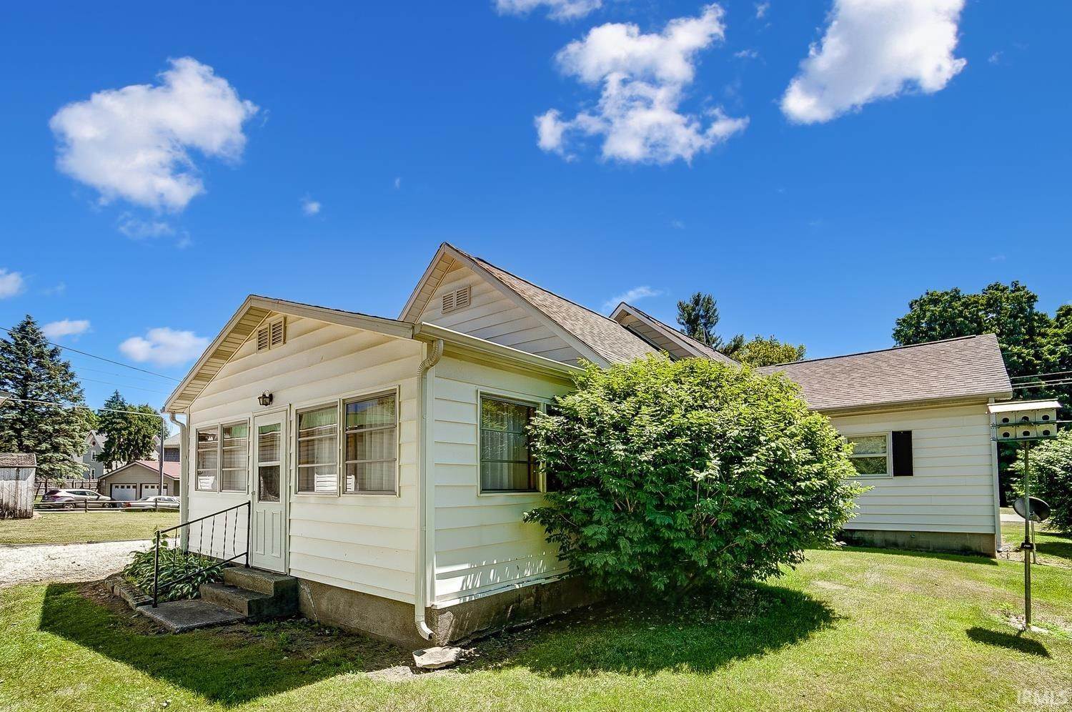 Single Family Homes 为 销售 在 416 Vine Street Lagrange, 印第安纳州 46761 美国