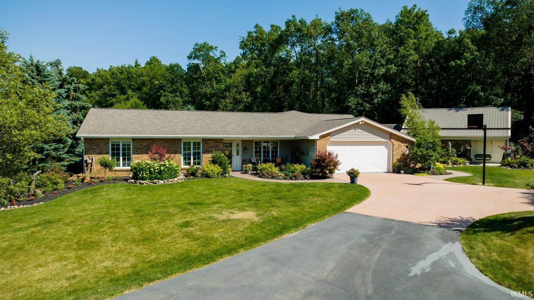 Single Family Homes for Sale at 7630 E State Road 205 Churubusco, Indiana 46723 United States