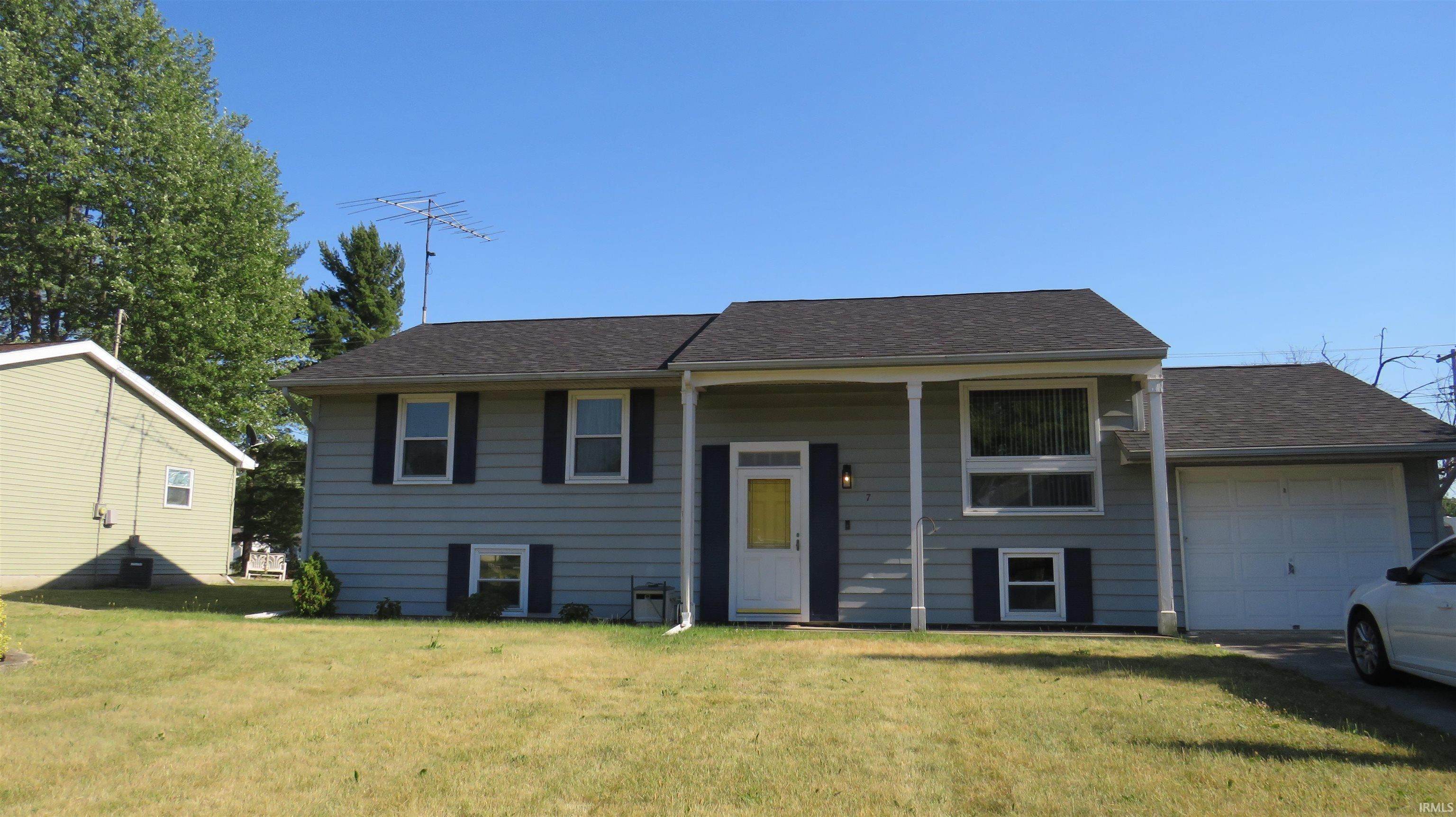 Single Family Homes 为 销售 在 7 Virgil Court Gas City, 印第安纳州 46933 美国