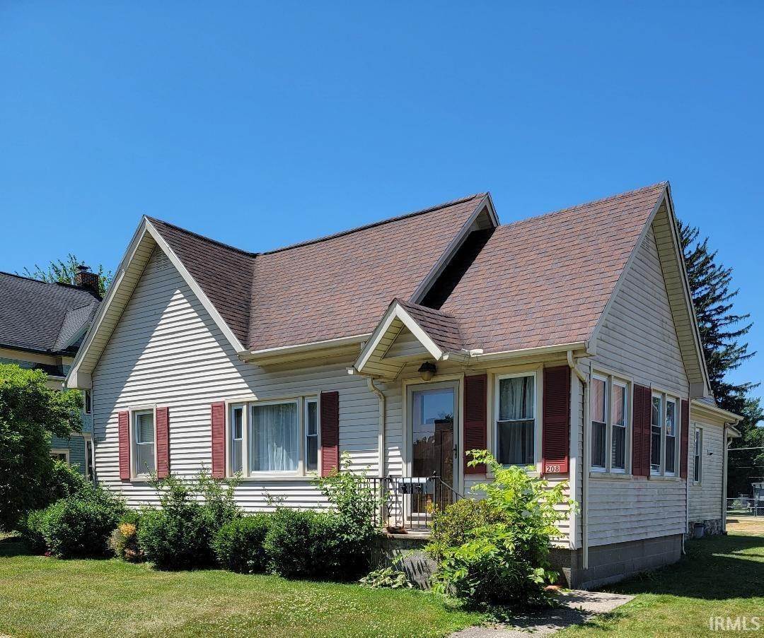 Single Family Homes для того Продажа на 208 S Michigan Street Argos, Индиана 46501 Соединенные Штаты
