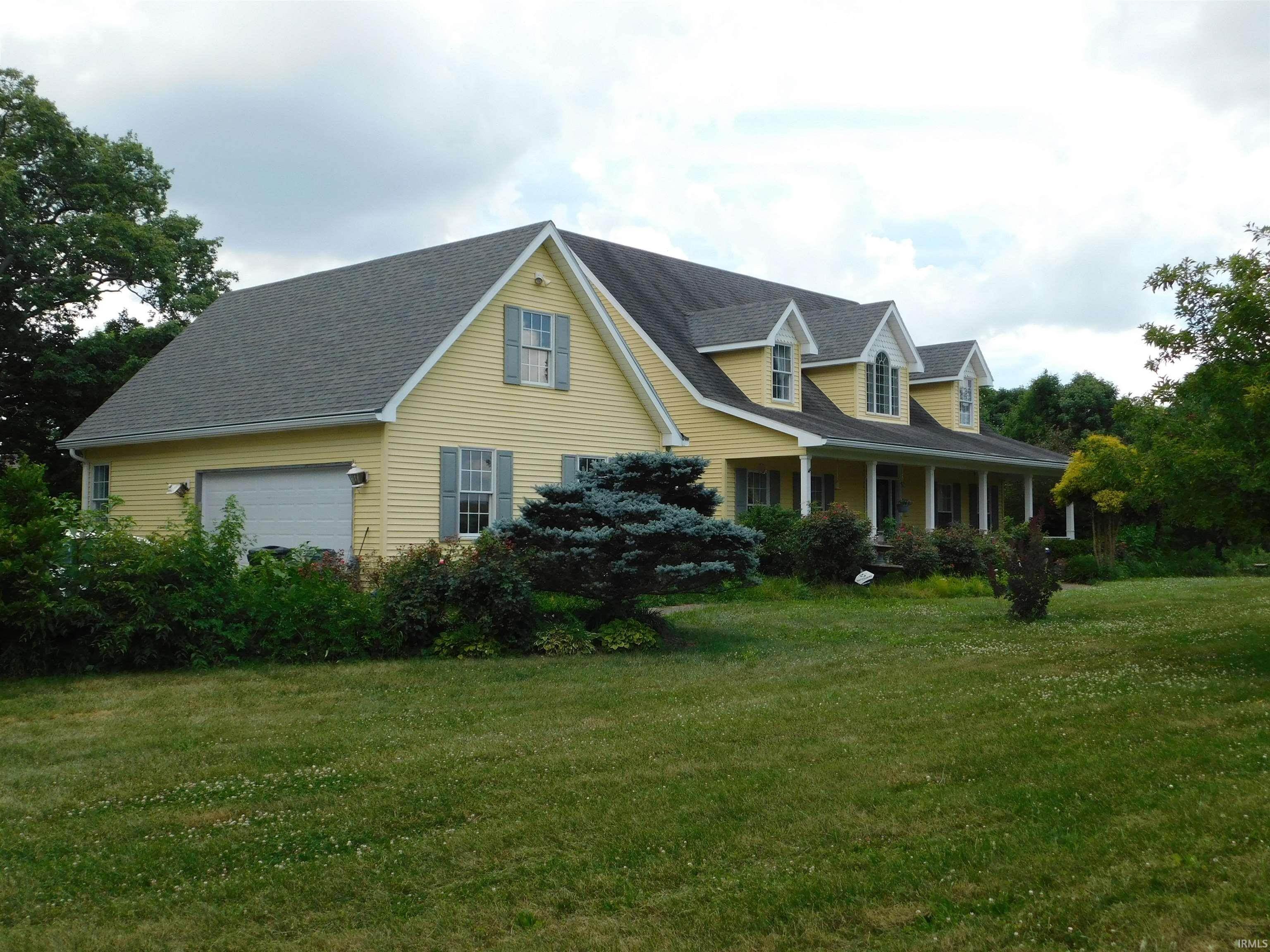 Single Family Homes 为 销售 在 2090 E Rudder Road Salem, 印第安纳州 47167 美国