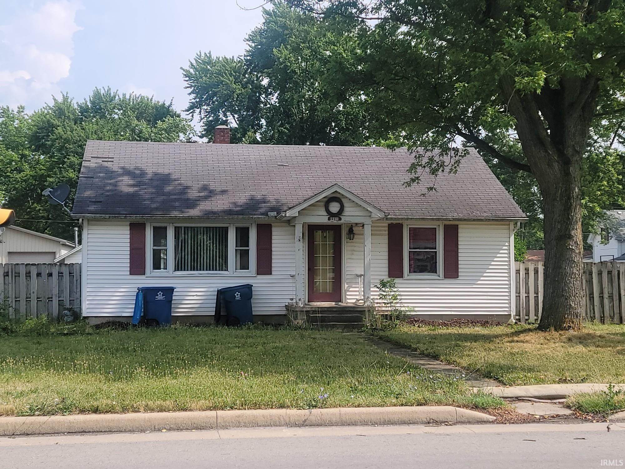 Single Family Homes pour l Vente à 511 E Marion Avenue Converse, Indiana 46919 États-Unis
