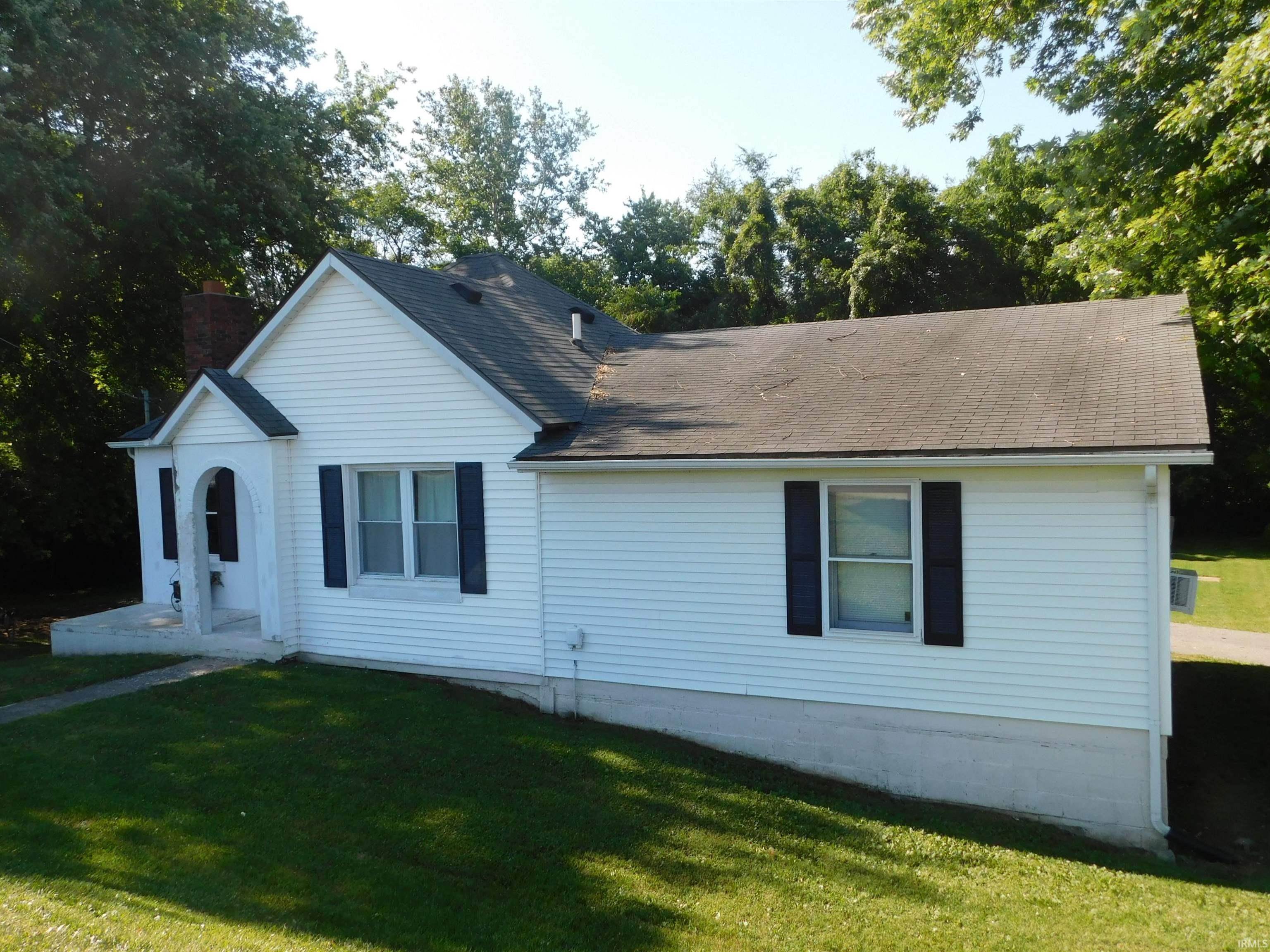 Single Family Homes 为 销售 在 64 W Pump Station Road Salem, 印第安纳州 47167 美国
