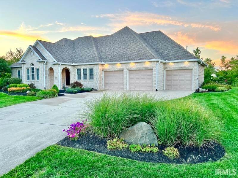 Single Family Homes 为 销售 在 5600 W Shoreline Terrace Muncie, 印第安纳州 47304 美国