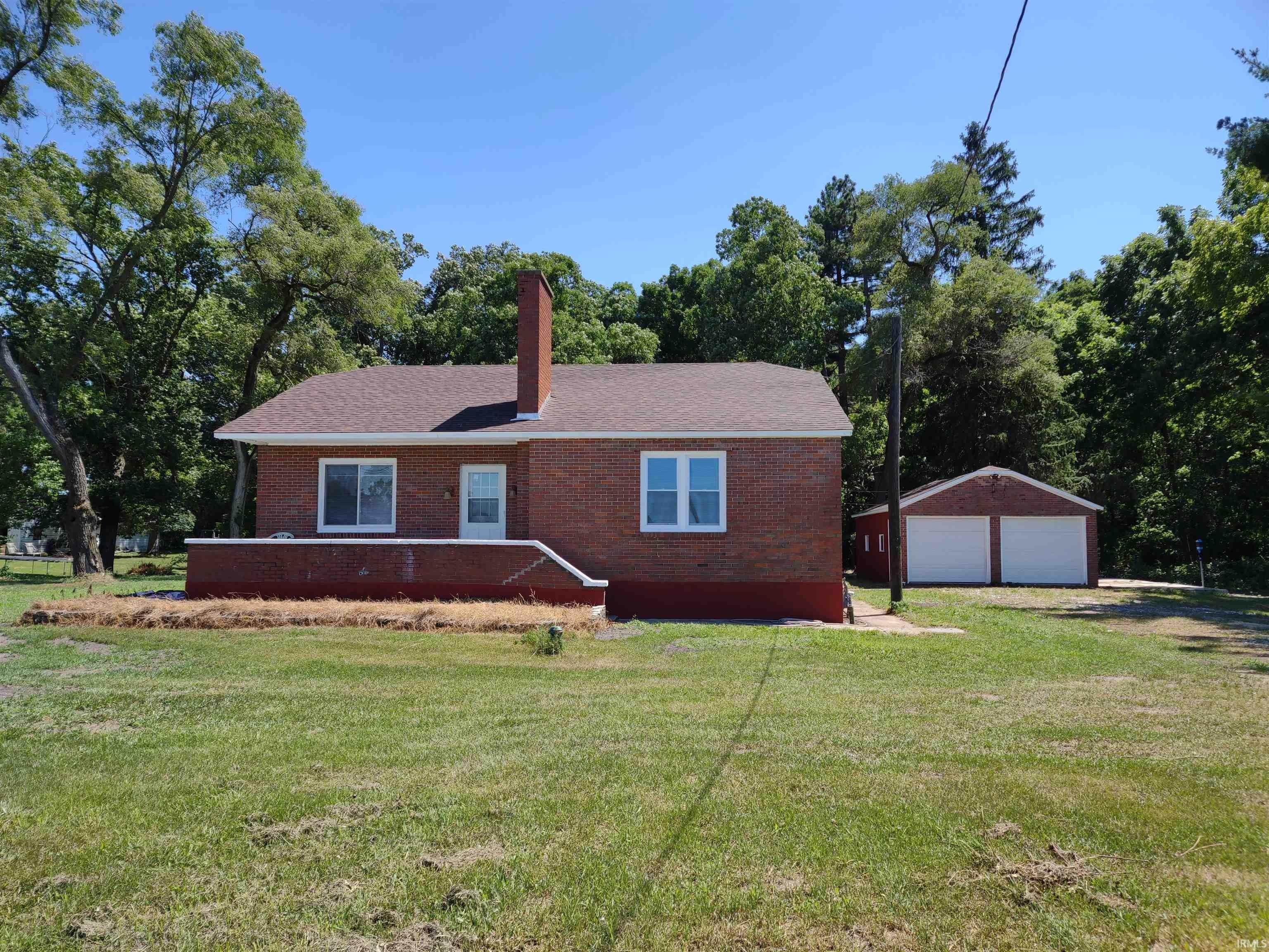 Single Family Homes 为 销售 在 1975 E State Road 10 Knox, 印第安纳州 46534 美国