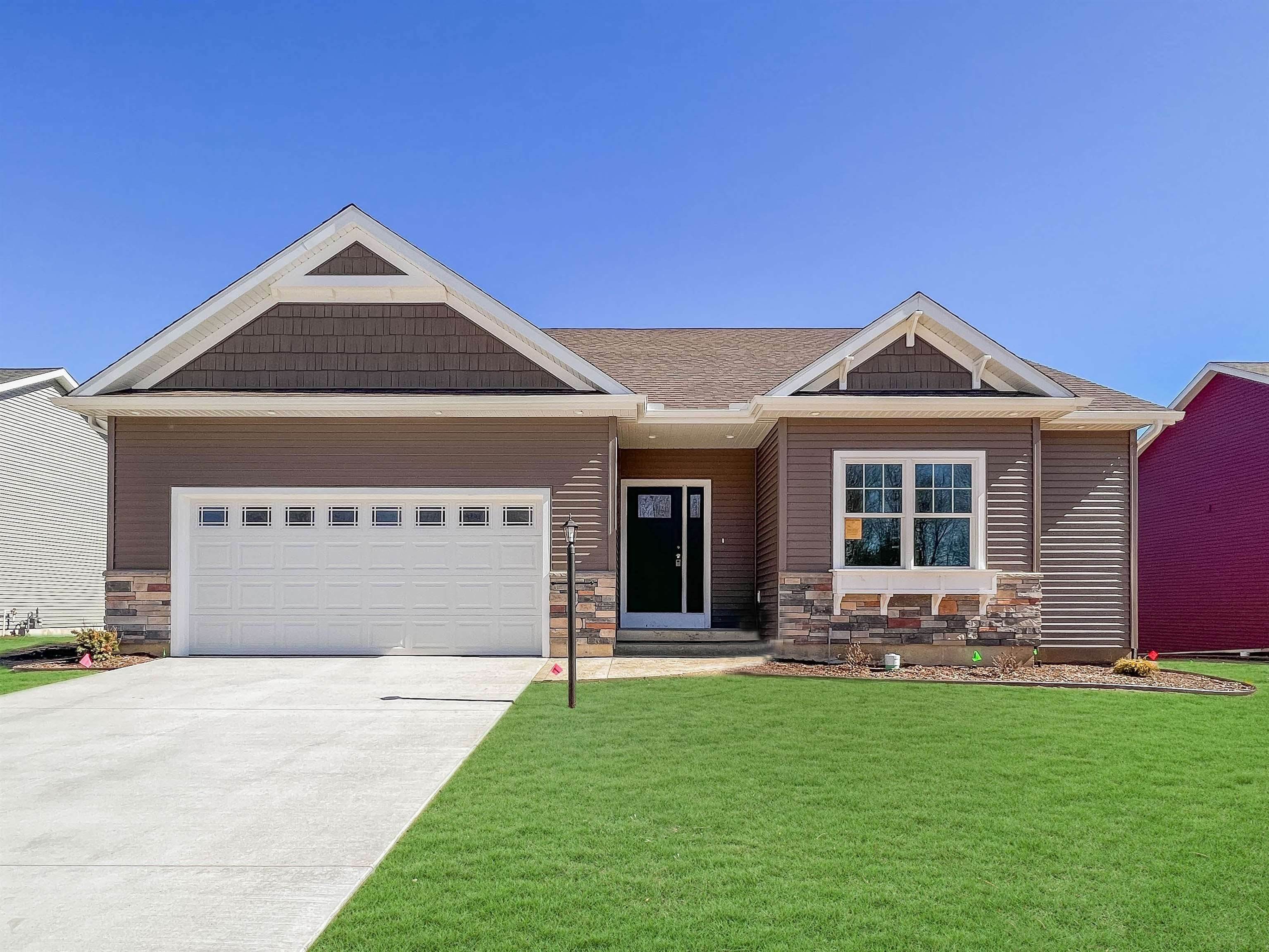 Single Family Homes 为 销售 在 1634 Stoneham Drive Mishawaka, 印第安纳州 46544 美国