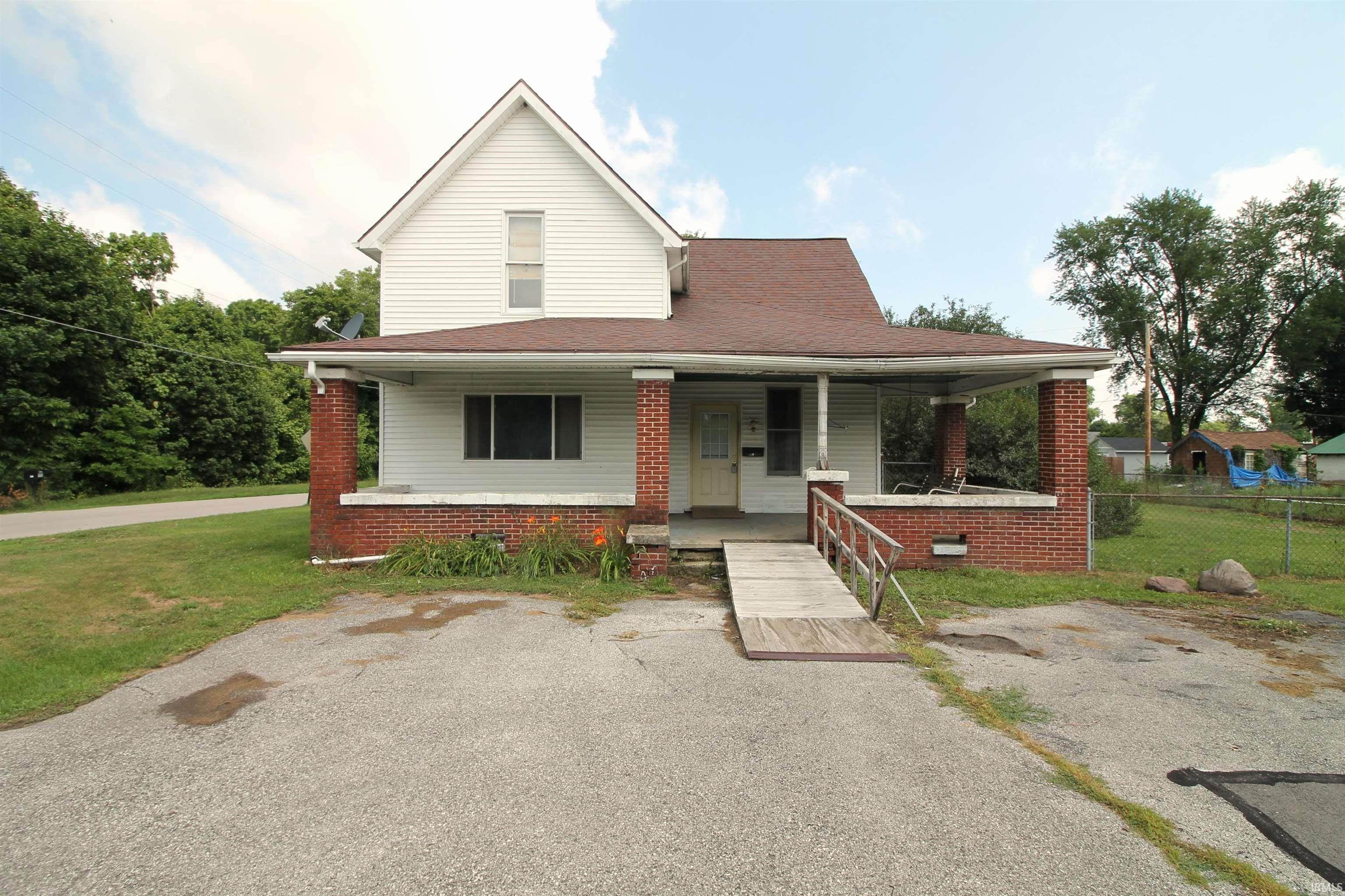 Single Family Homes pour l Vente à 210 W 8TH Street Jonesboro, Indiana 46938 États-Unis