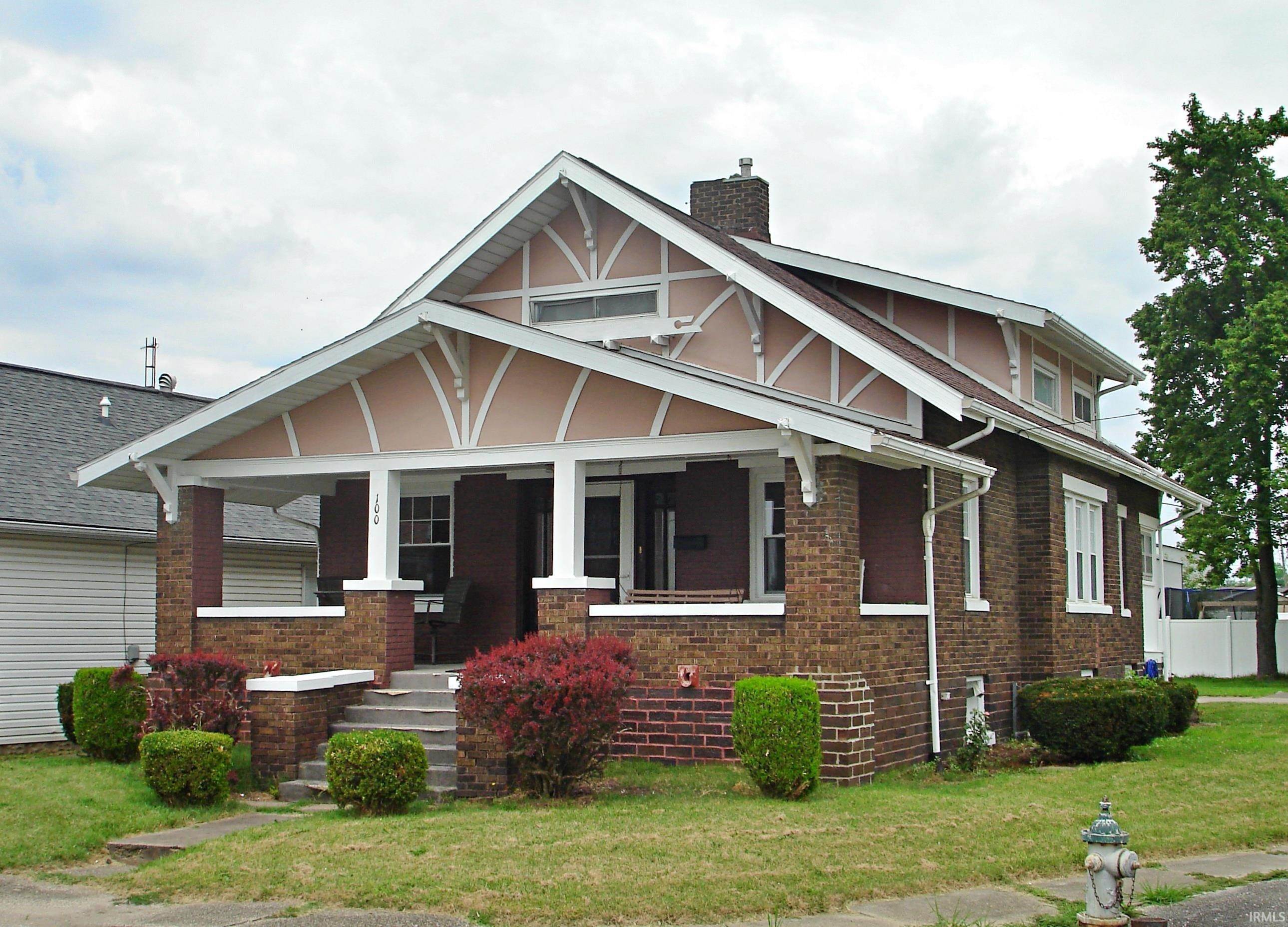 Single Family Homes pour l Vente à 100 Wood Street Loogootee, Indiana 47553 États-Unis