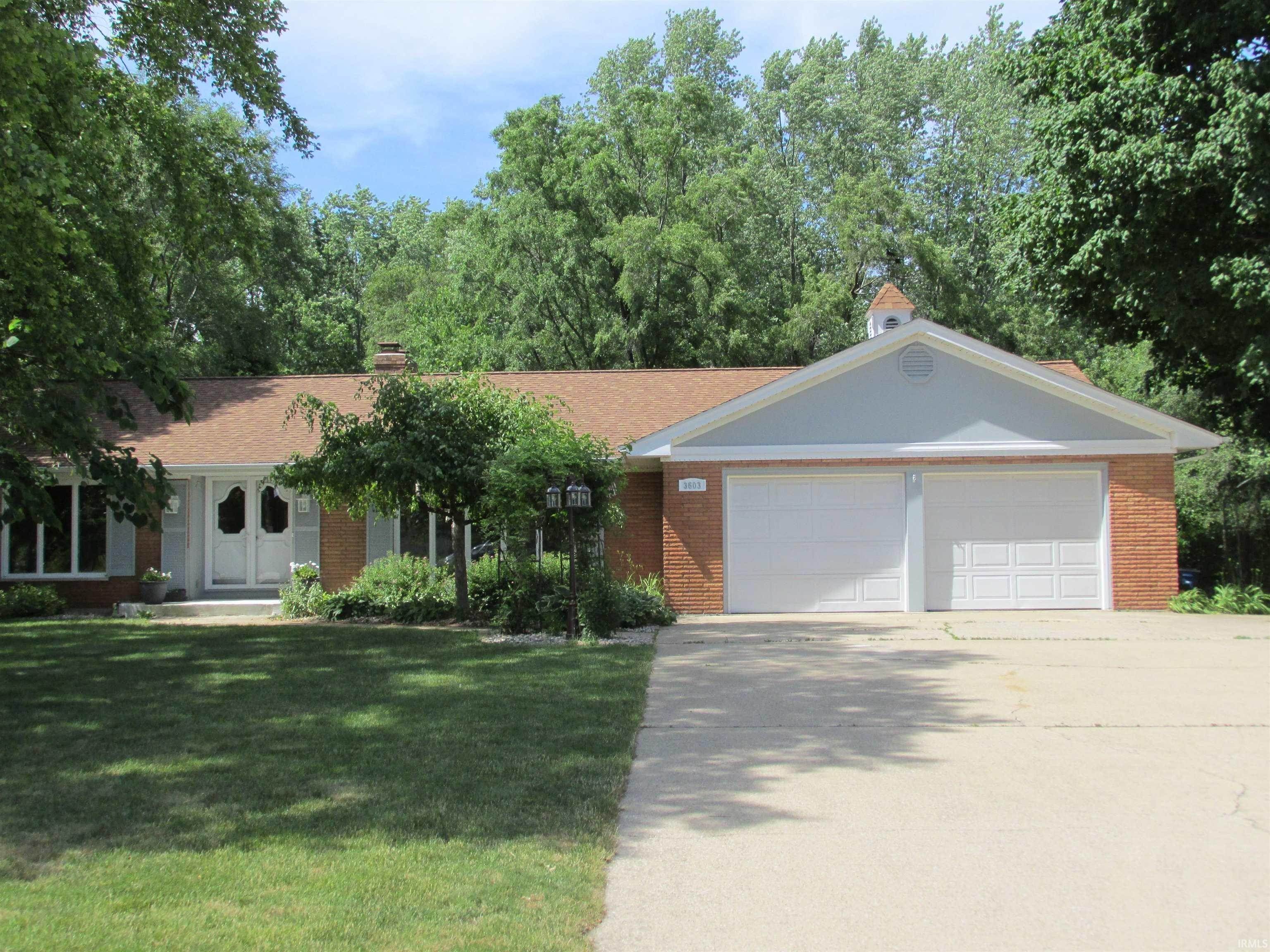 Single Family Homes 为 销售 在 3603 W Windsor Court La Porte, 印第安纳州 46350 美国