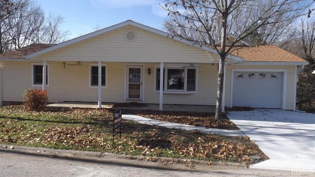 Single Family Homes для того Продажа на 1421 Oak Manor Street Bedford, Индиана 47421 Соединенные Штаты