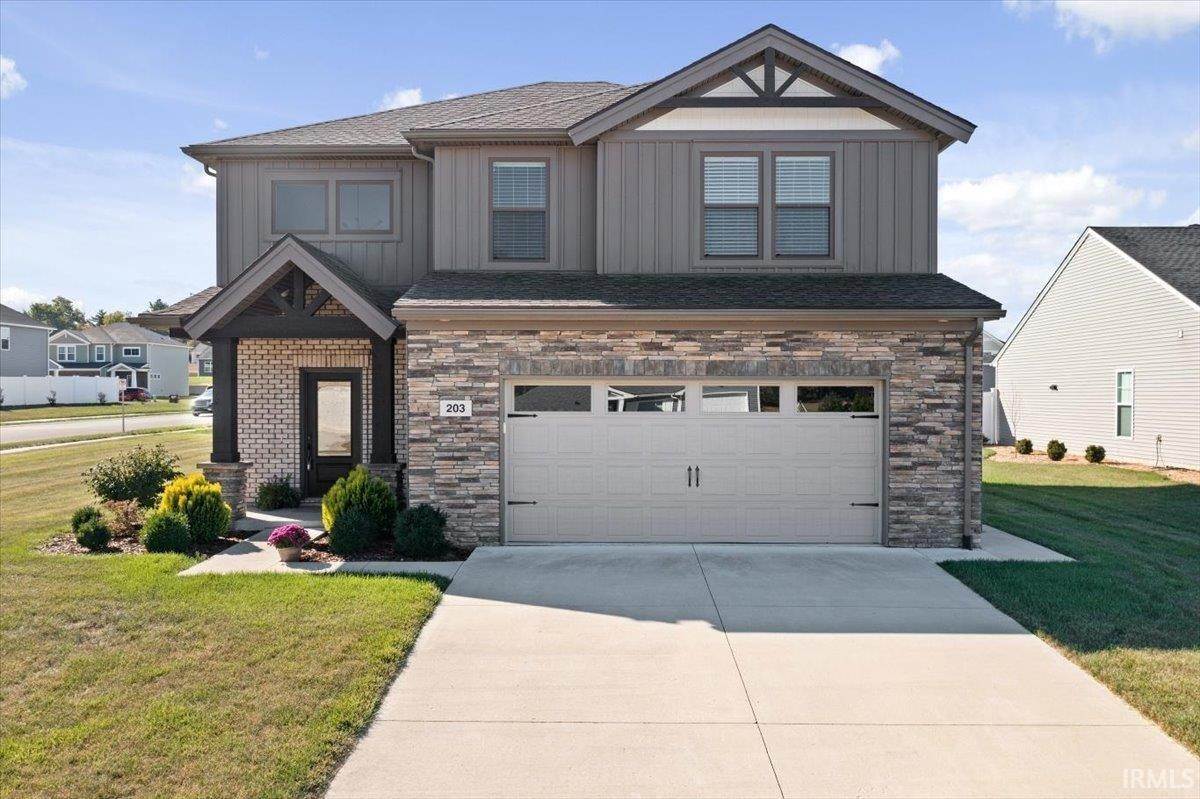 Single Family Homes 为 销售 在 203 W Stellar Way Huntingburg, 印第安纳州 47542 美国