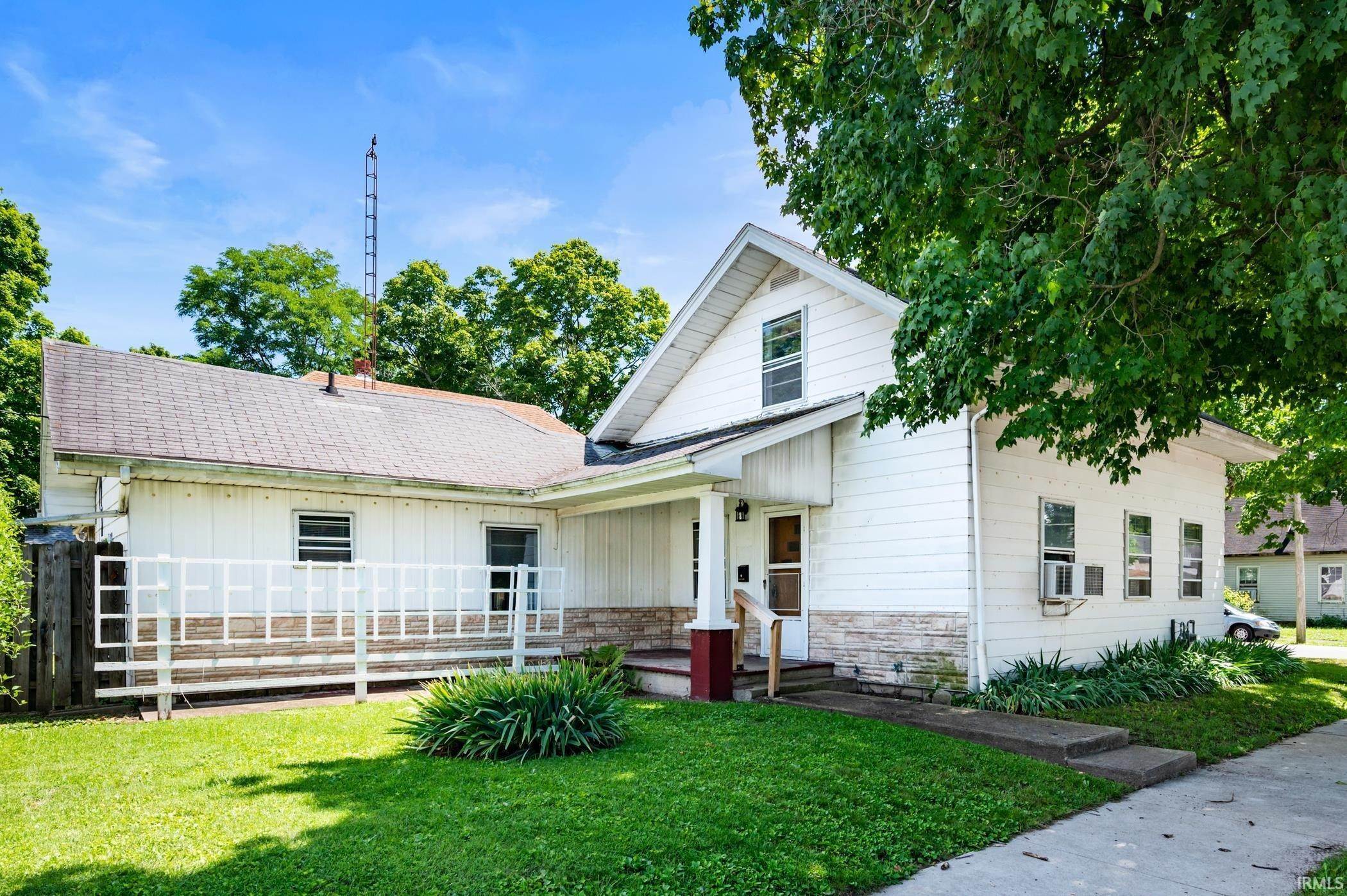 Single Family Homes por un Venta en 10 E Clay Street Hagerstown, Indiana 47346 Estados Unidos