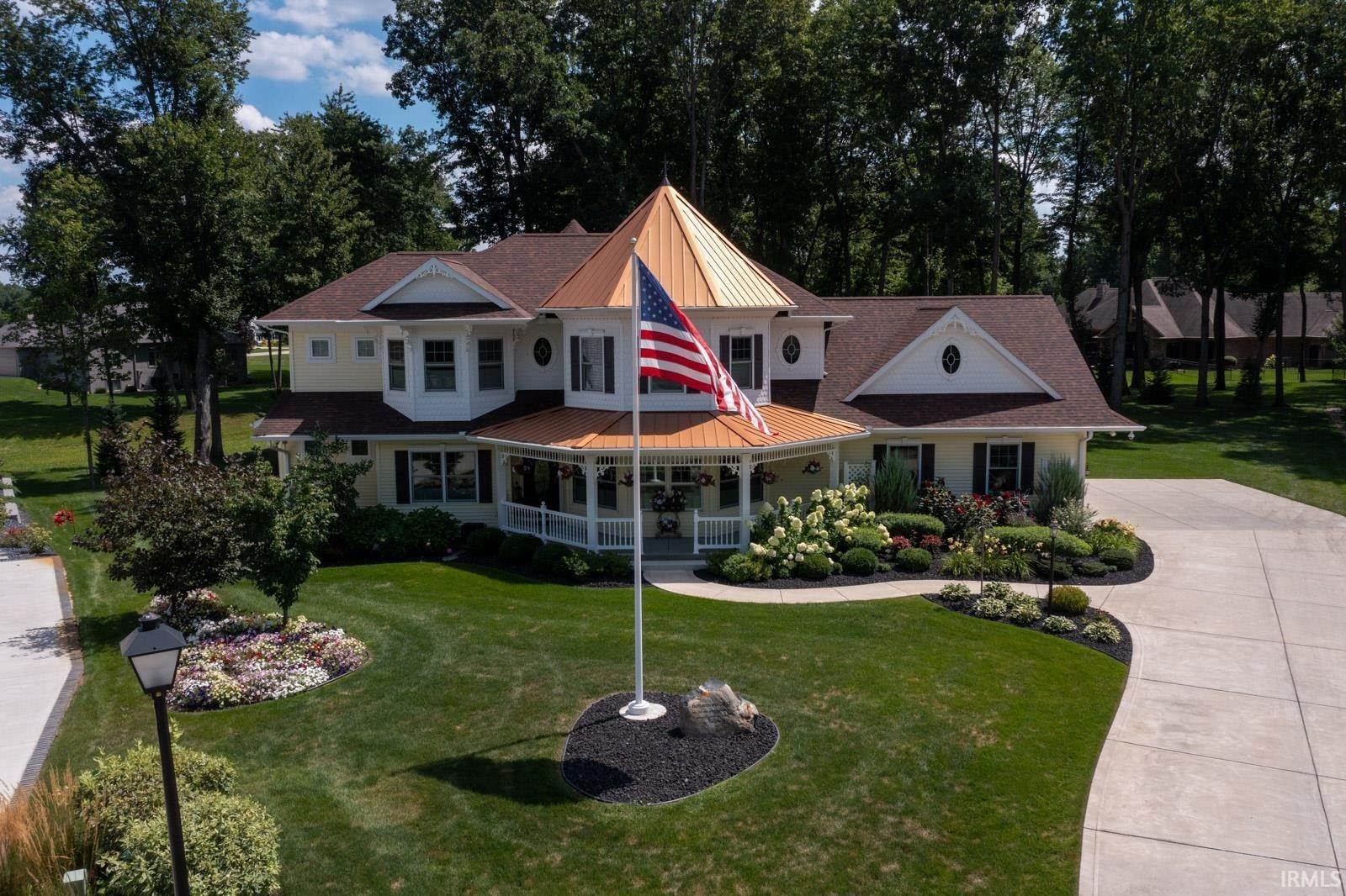 Single Family Homes 为 销售 在 51614 Copper Forest Lane Granger, 印第安纳州 46530 美国
