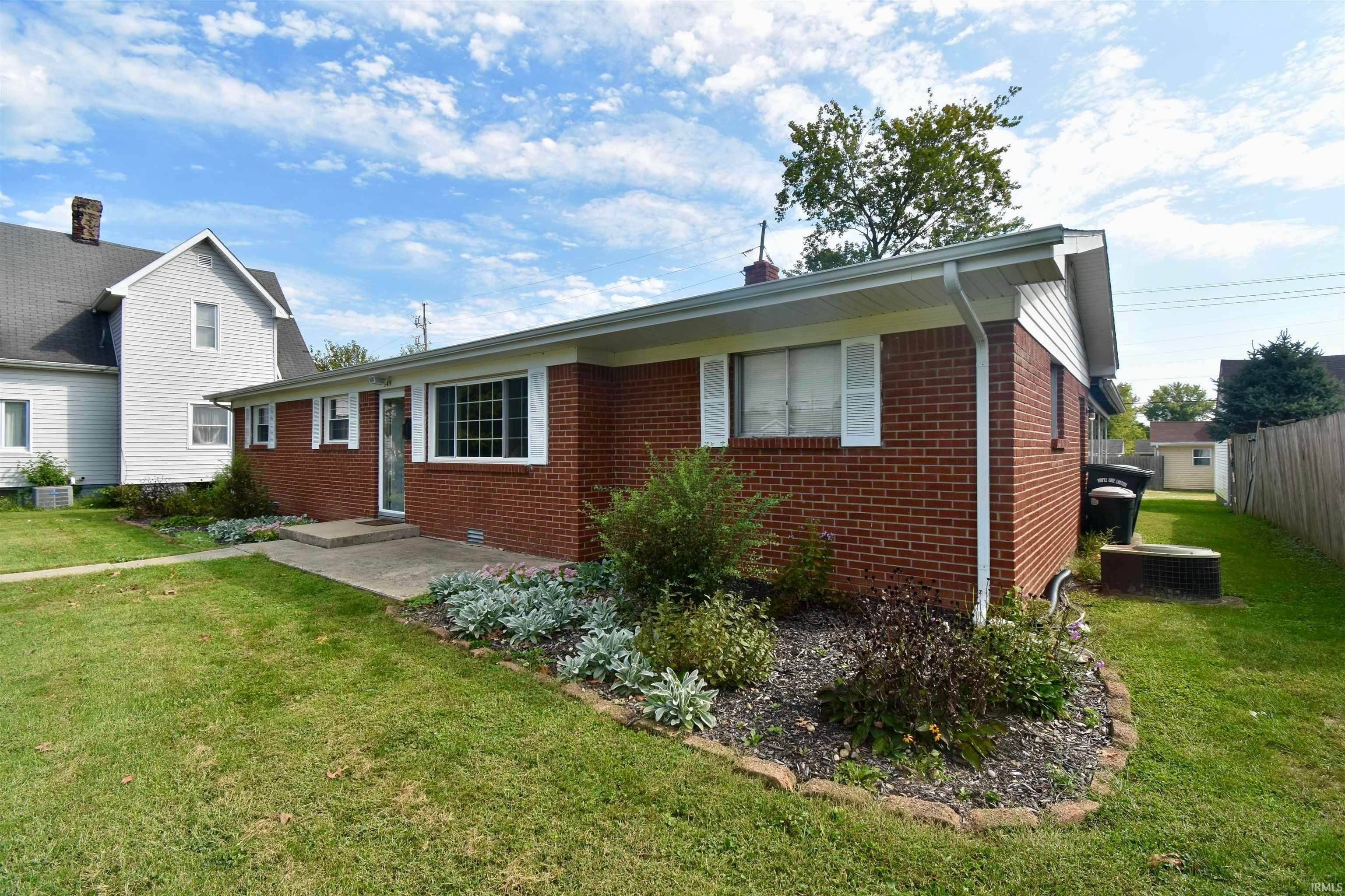 Single Family Homes 为 销售 在 549 NE 10th Street Linton, 印第安纳州 47441 美国