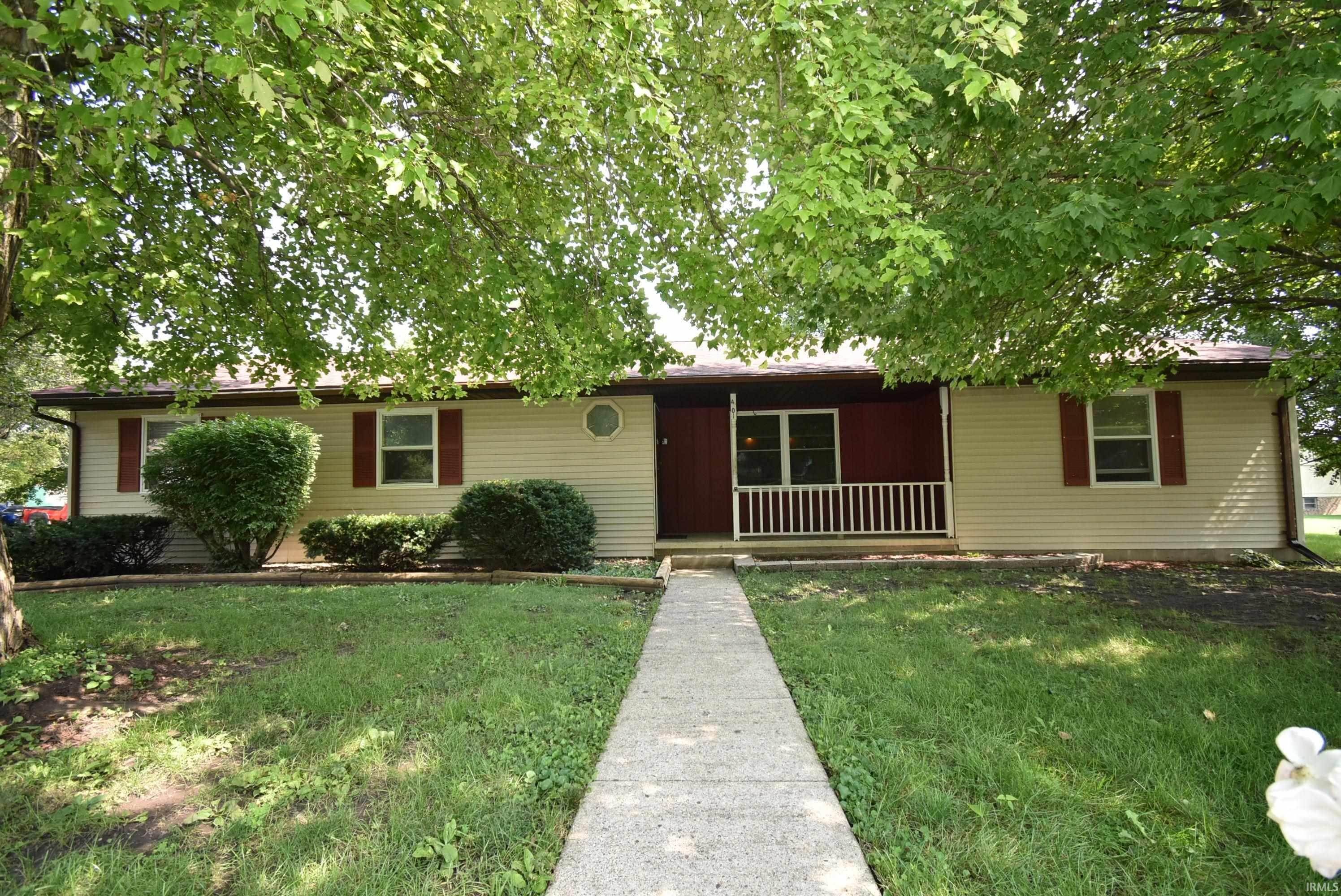 Single Family Homes pour l Vente à 401 S Park Avenue Fowler, Indiana 47944 États-Unis