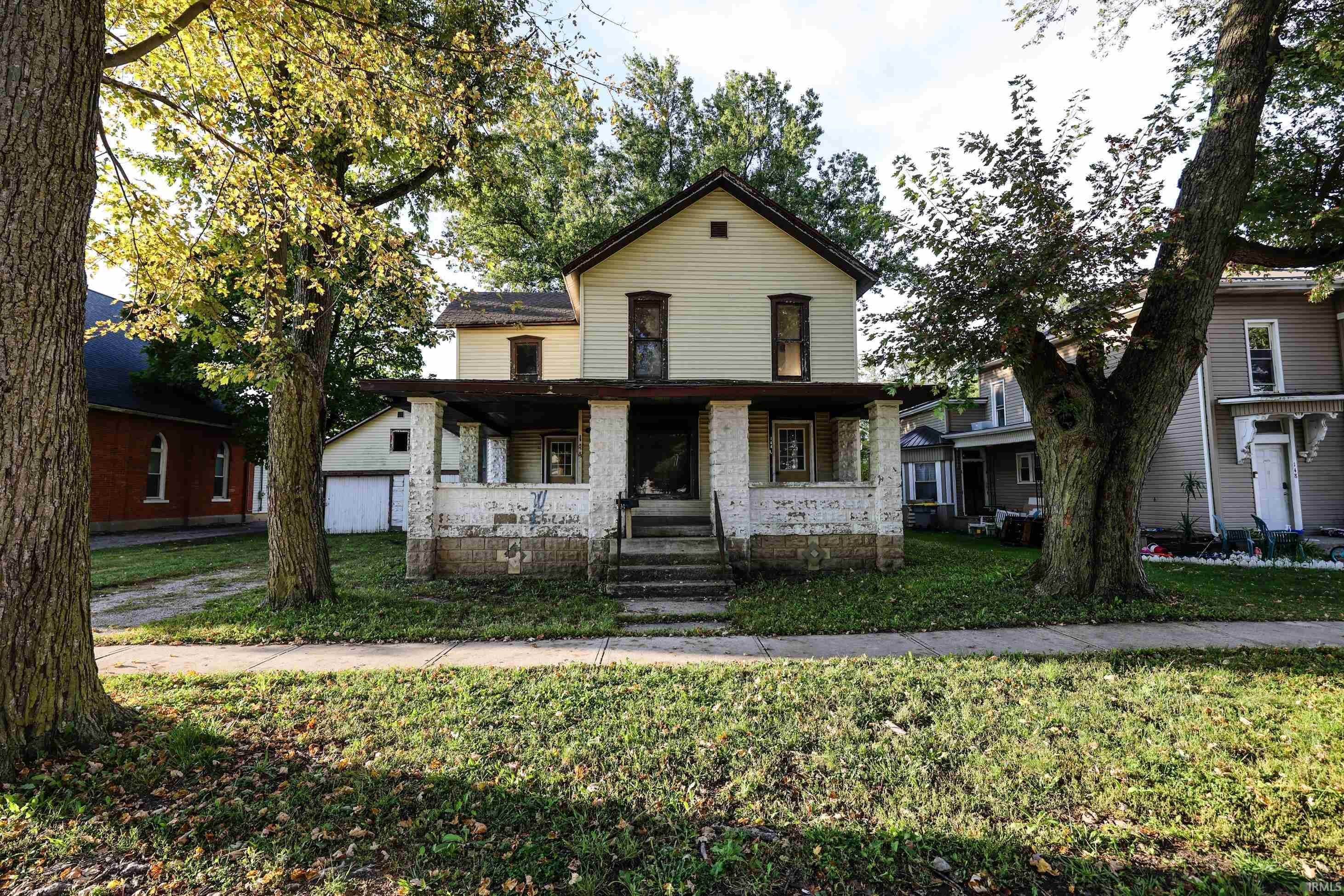 Single Family Homes для того Продажа на 144 W Oak Street Butler, Индиана 46721 Соединенные Штаты